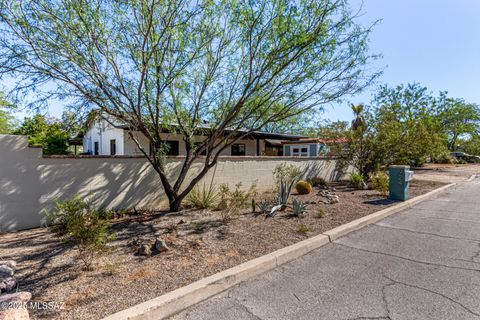 Photo of 924 N Bryant Avenue, Tucson, AZ 85711 (MLS # 22528996)