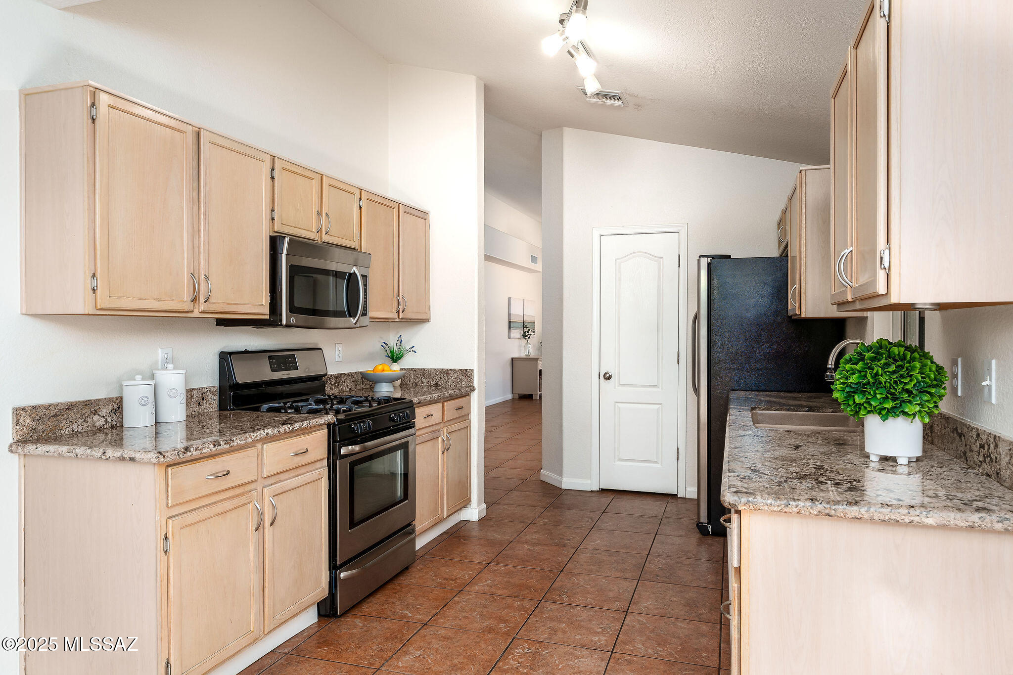 8869 N Willeta Drive