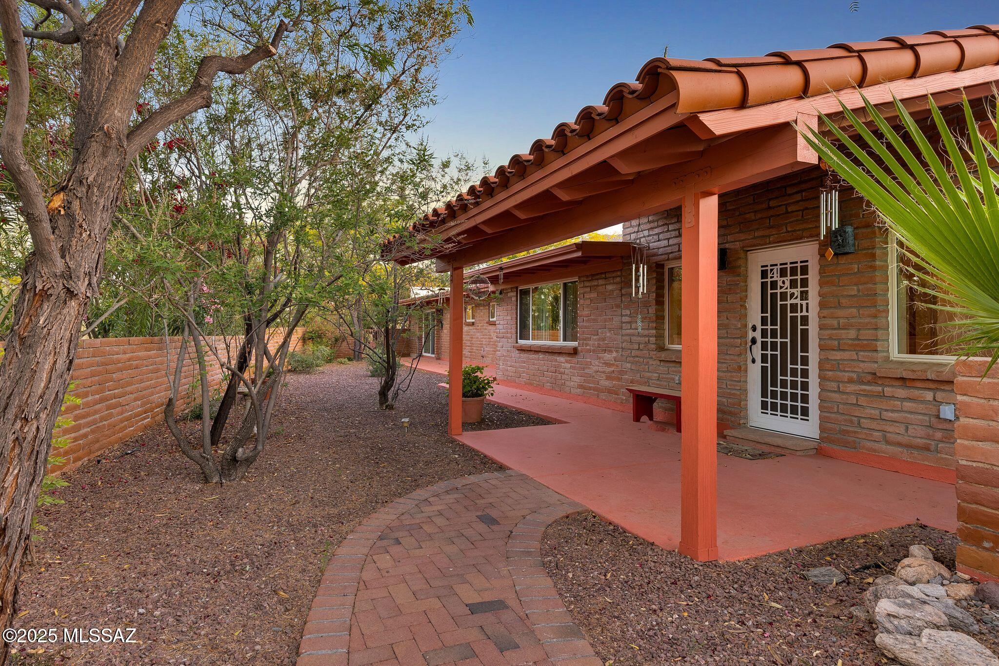 4921 E Camino De Los Olivos