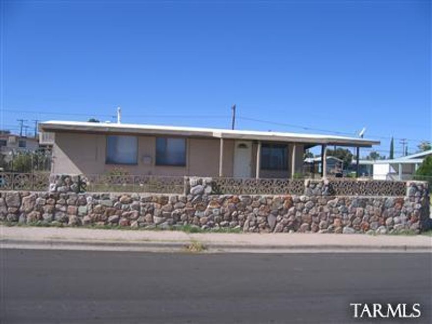 This charming 3-bed 1-bath home features tile flooring throughout, a fenced yard, and appliances included (dishwasher, stove, and refrigerator). Available for move-in 8/17/2020. Pictures will be updated once current tenant vacates.

Please text 520-490-5232 with property address and email address for application/deposit information.