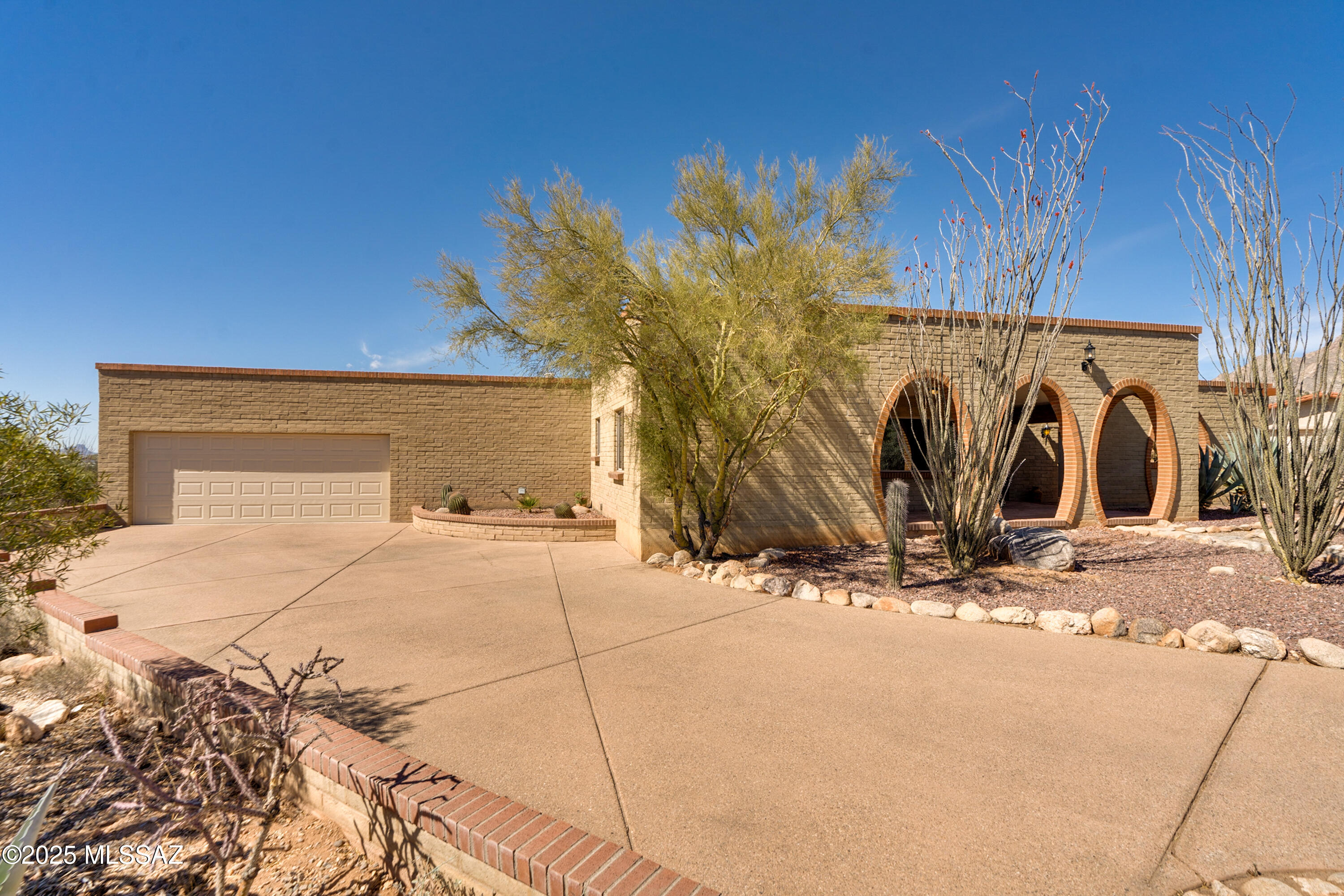 6711 N Calle Zella