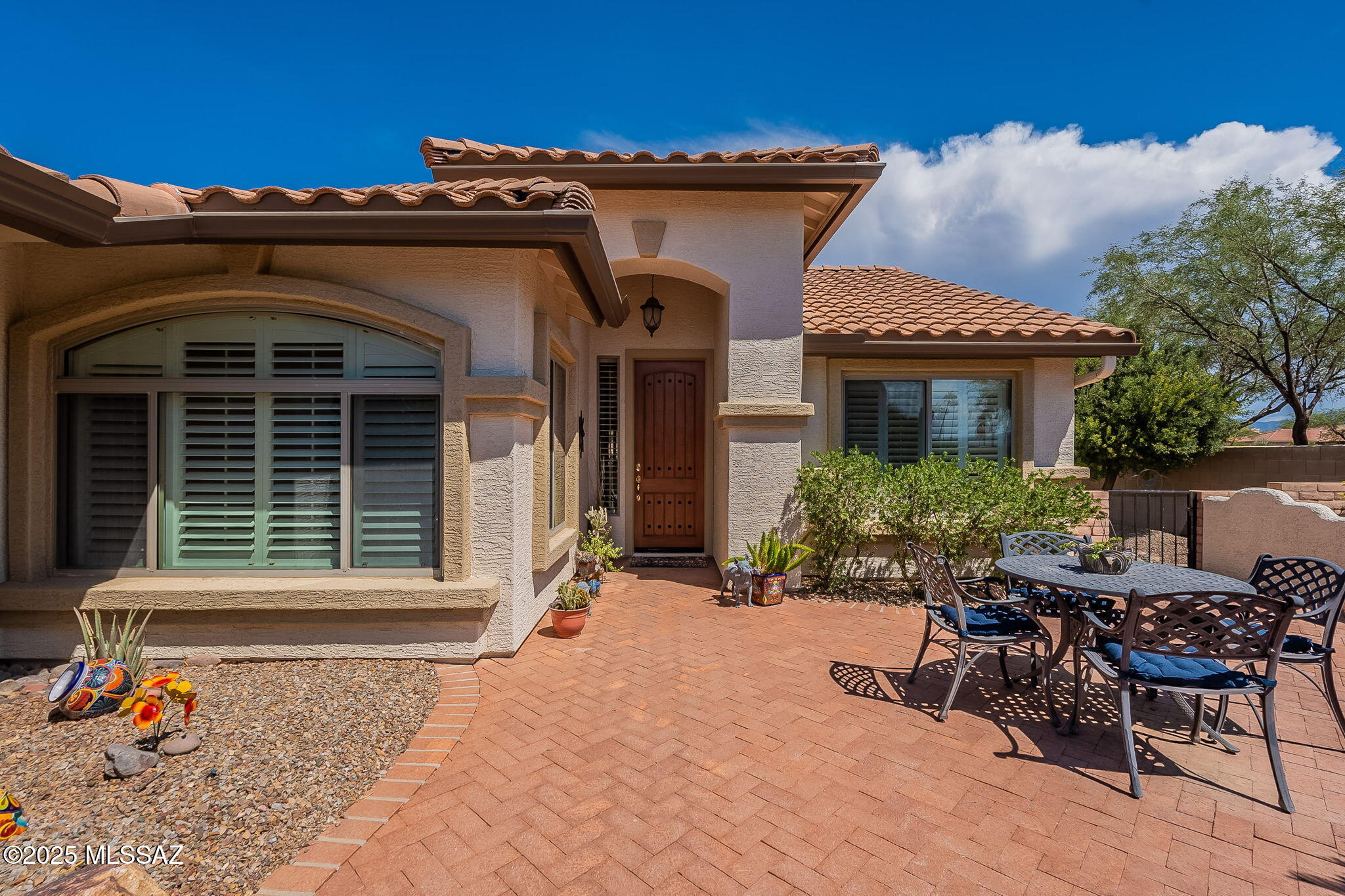 1712 N Laguna Oaks Drive