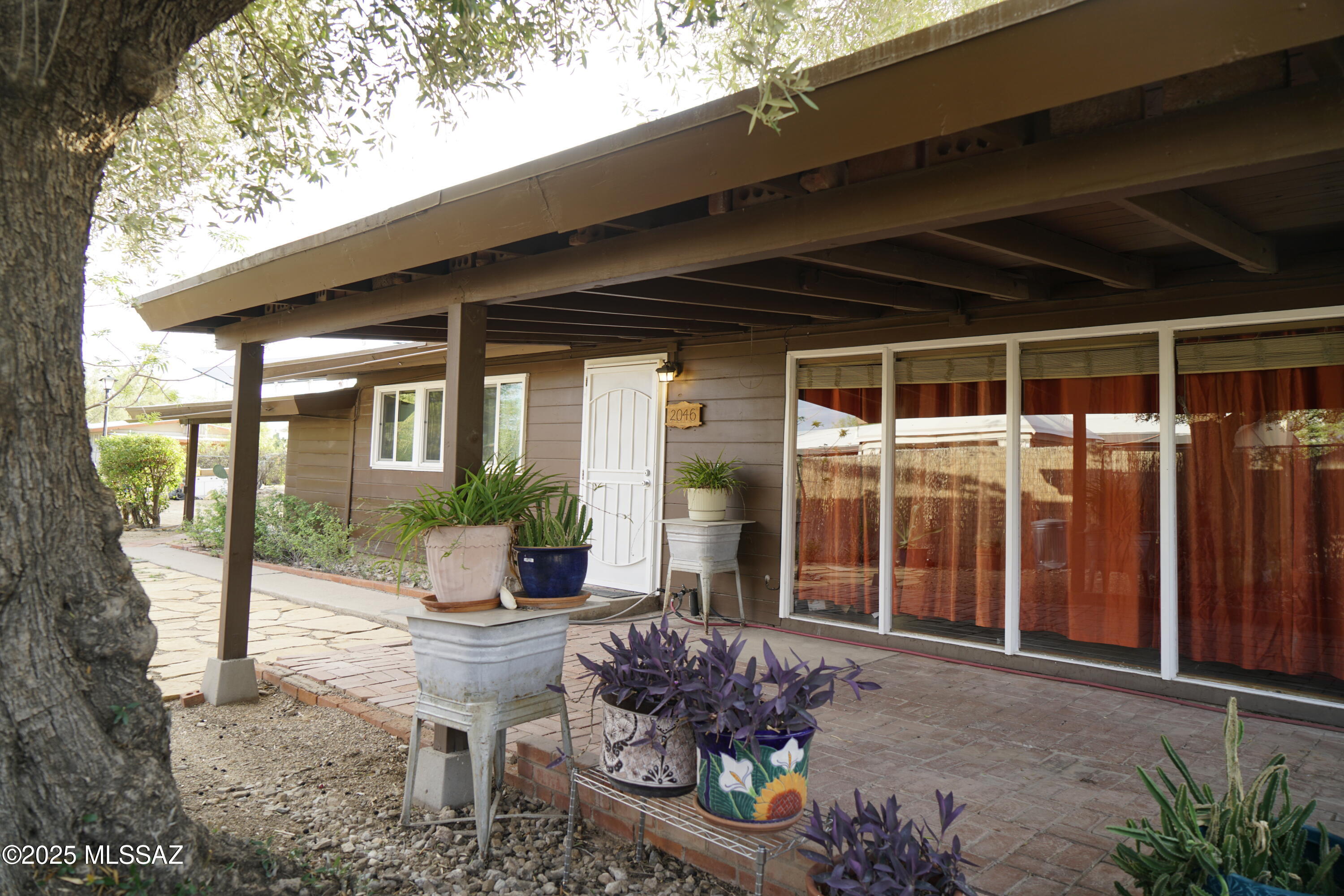 2046 E Silvosa Street