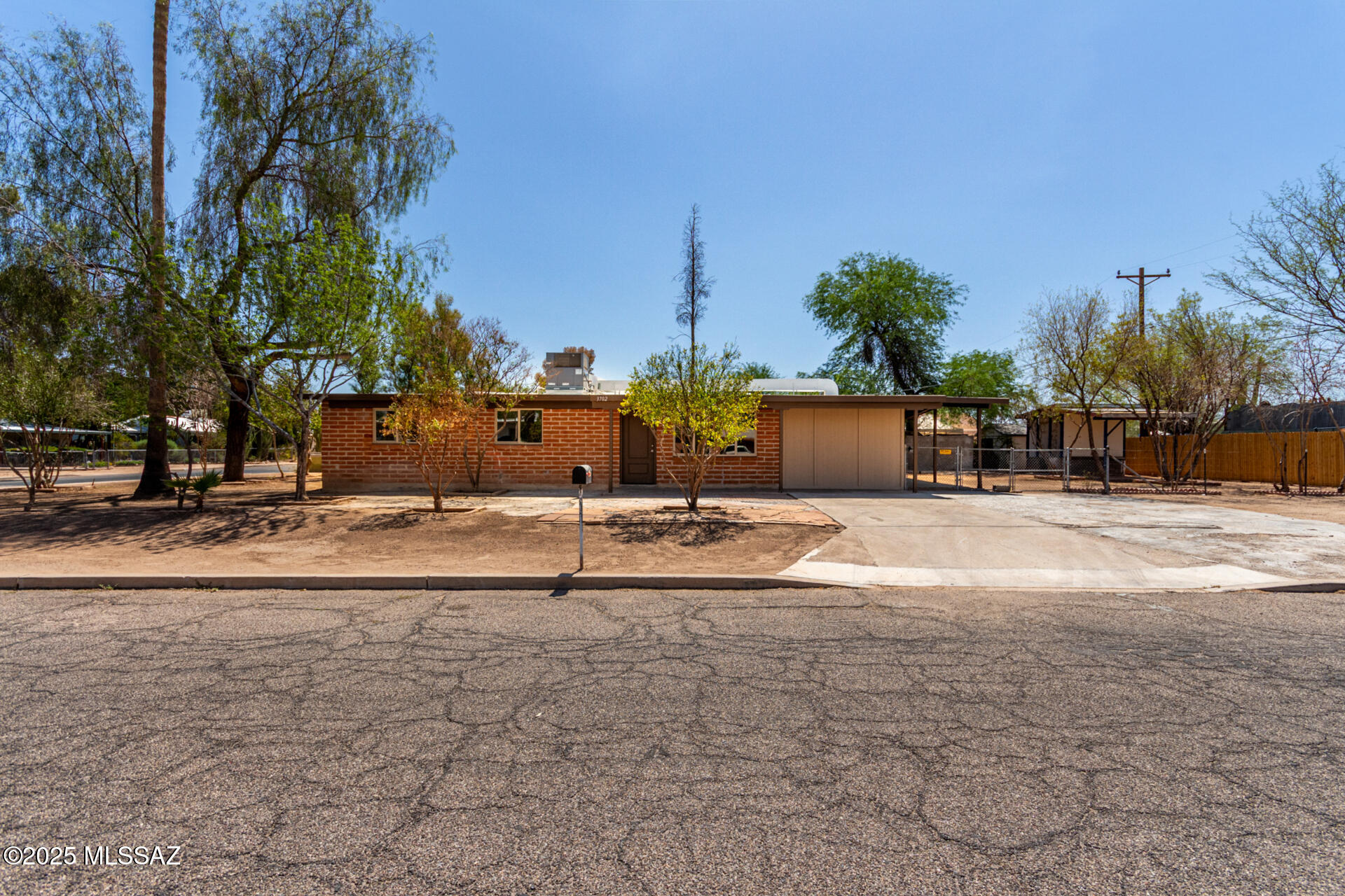 3702 N Park Avenue