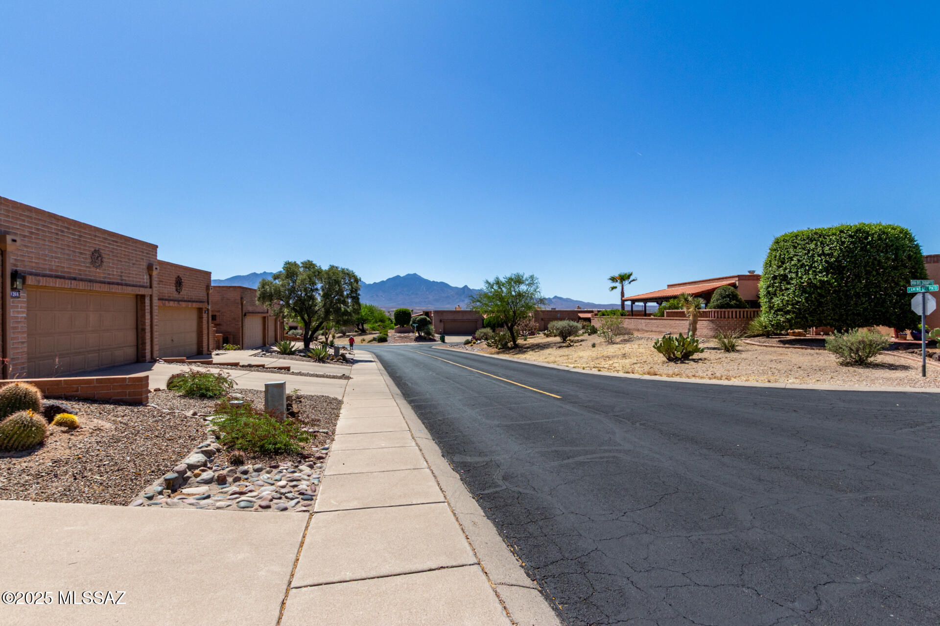 1272 W Camino Del Pato