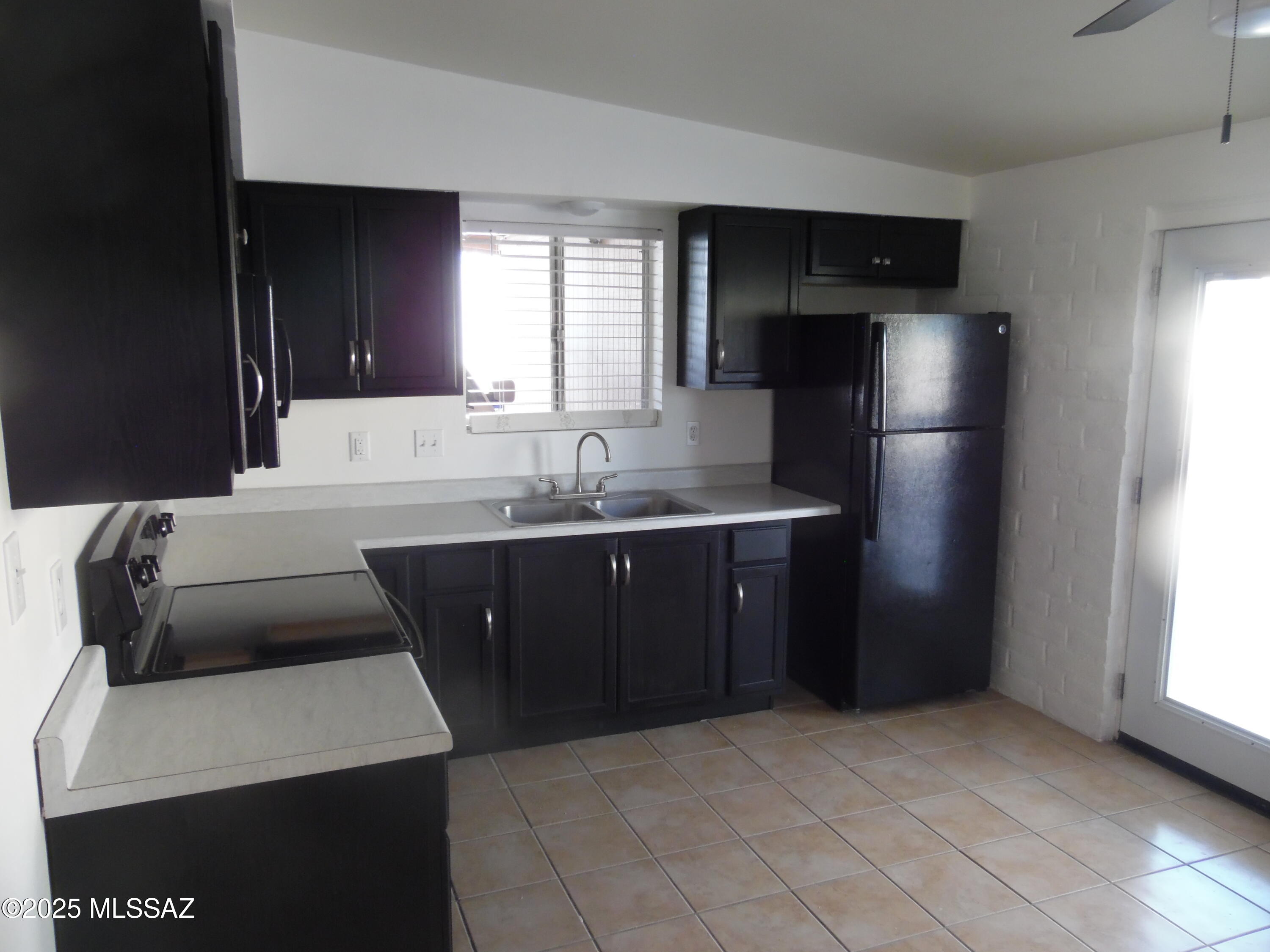 Tucson, Arizona 85705, United States, 2 Bedrooms Bedrooms, ,1 BathroomBathrooms,Residential,Pending,13126