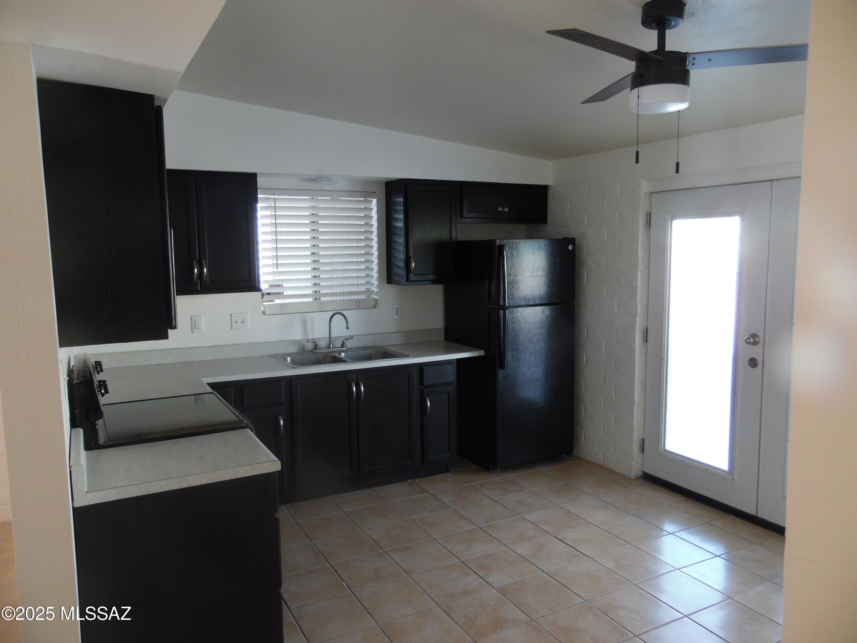 Tucson, Arizona 85705, United States, 2 Bedrooms Bedrooms, ,1 BathroomBathrooms,Residential,Pending,13126