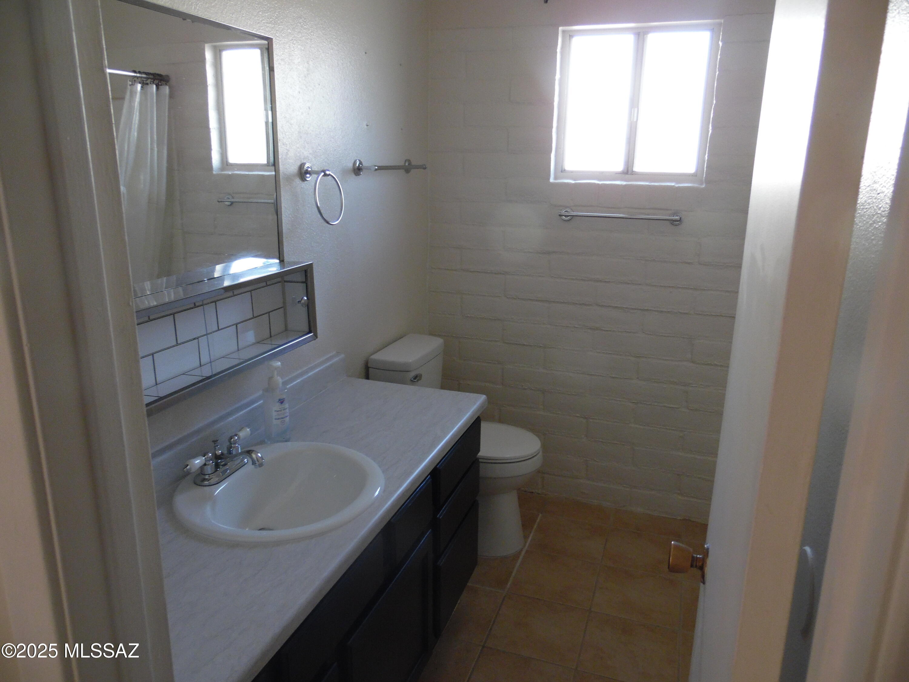 Tucson, Arizona 85705, United States, 2 Bedrooms Bedrooms, ,1 BathroomBathrooms,Residential,Pending,13126