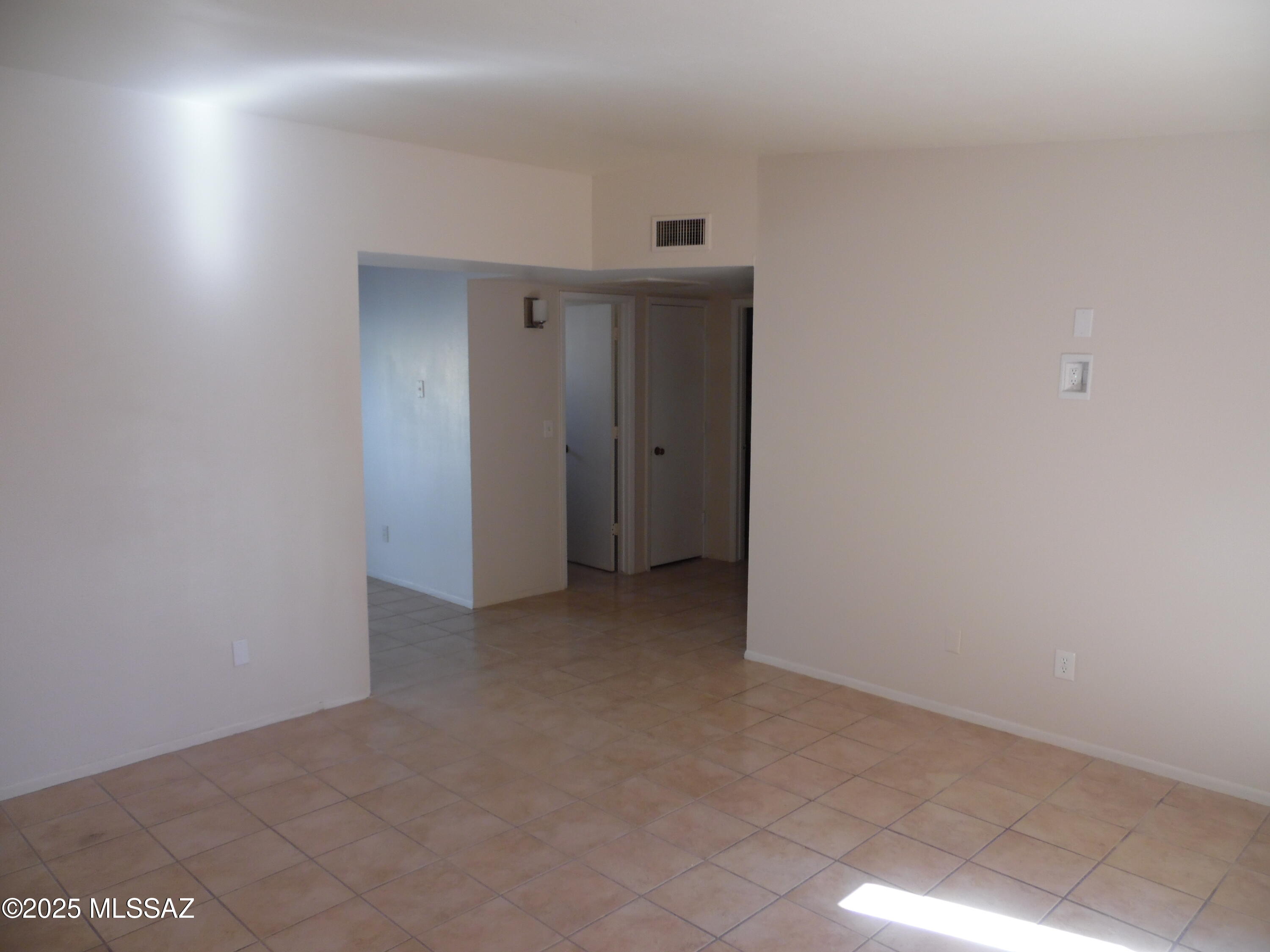 Tucson, Arizona 85705, United States, 2 Bedrooms Bedrooms, ,1 BathroomBathrooms,Residential,Pending,13126