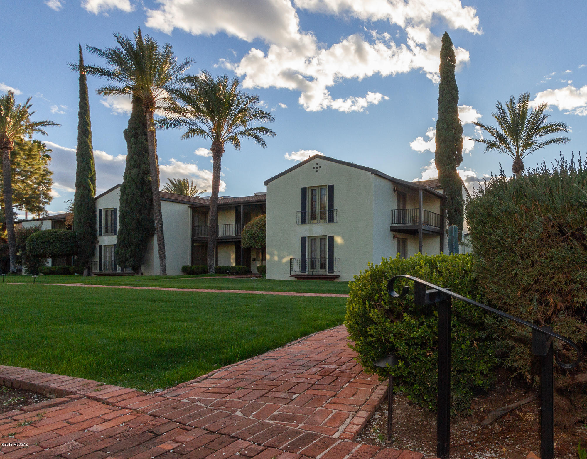 El Encanto Apartments - Residential