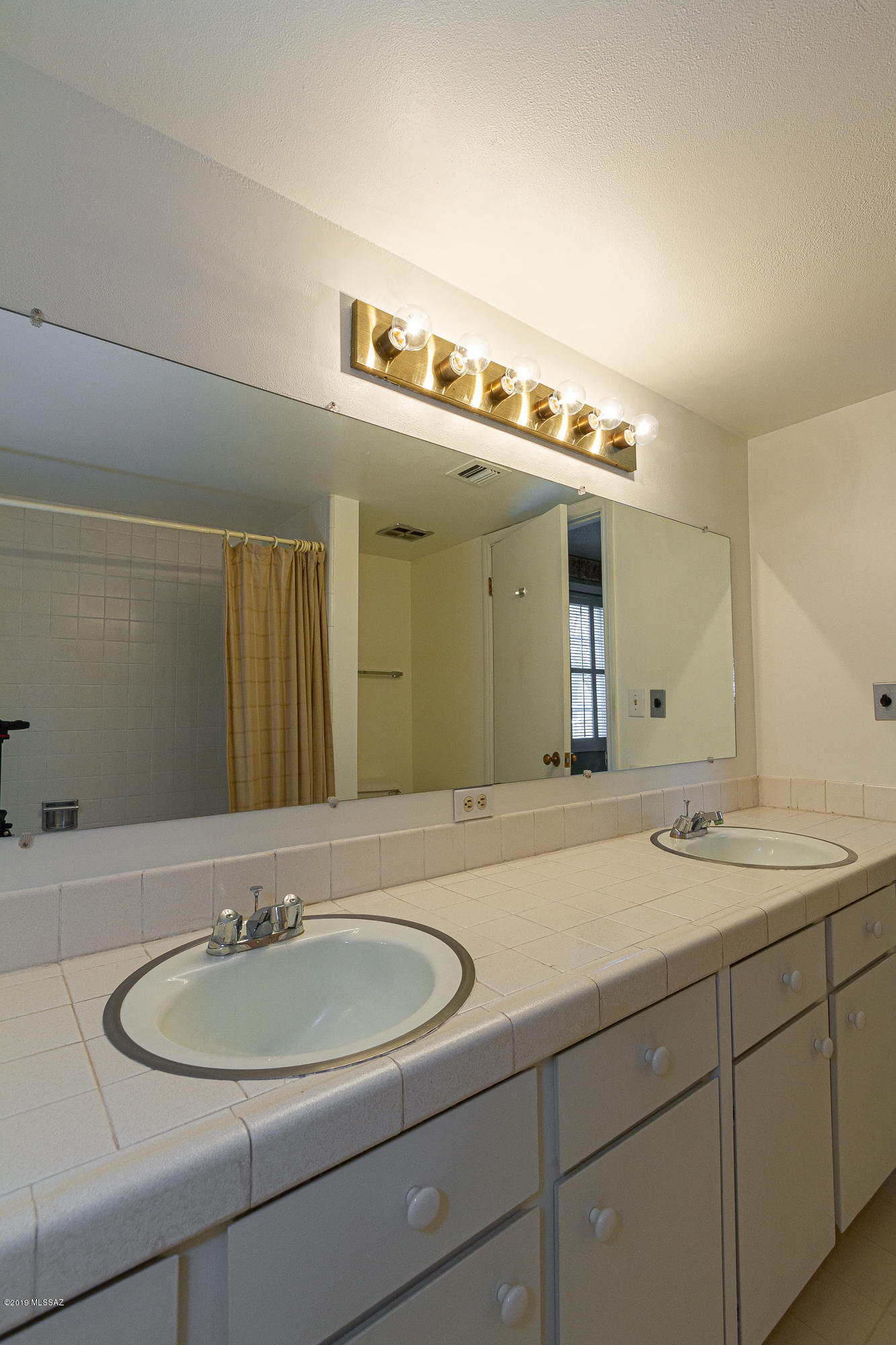 El Encanto Apartments - Residential