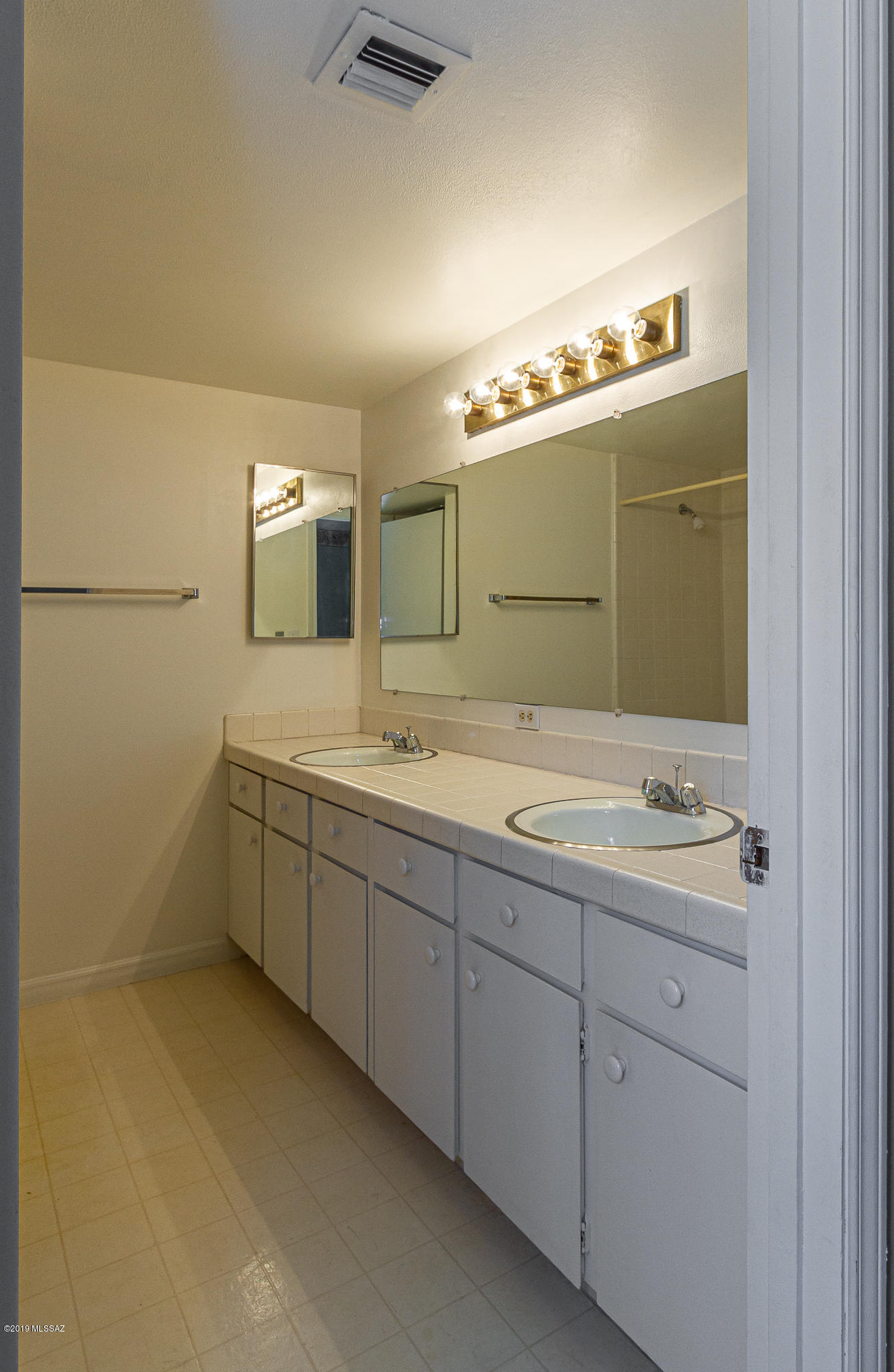 El Encanto Apartments - Residential