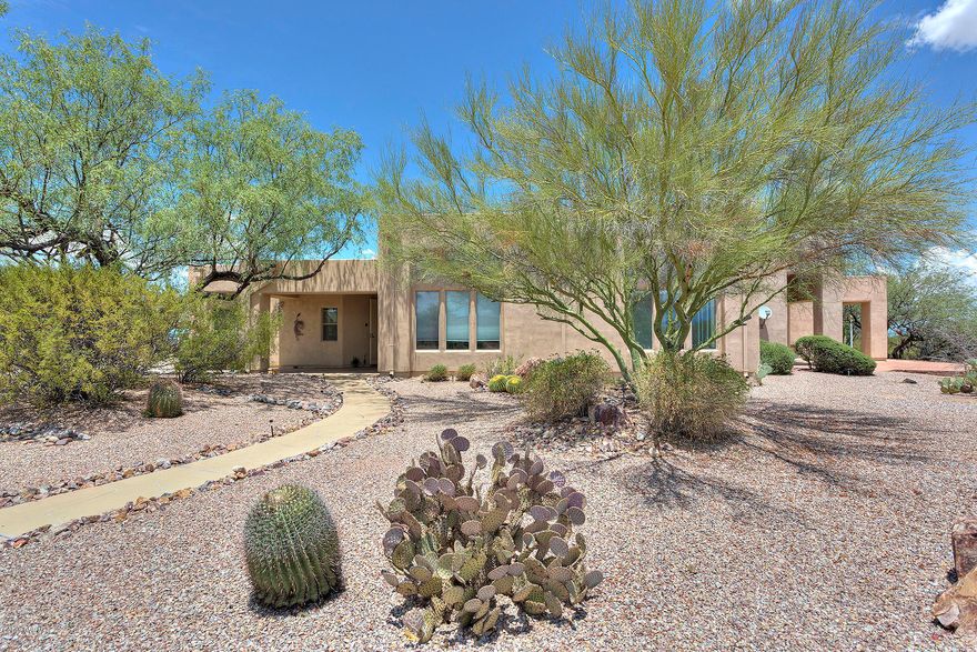 Custom home on cul-de-sac, private setting. Large foyer brings you in to great room, dining area featuring high ceilings, fireplace and plenty of light. Very large kitchen has plenty of counter space, island, desk area, special seating, room for a table and large patio off sliding glass. All bedrooms have walk in closets. Master bedroom features two separate sink areas, large shower, soaking tub and separate vanity. Nice patio off master thru the sliding door. Separate laundry room, good size den. HVAC replaced appx 2 years ago, kitchen appliances and water heater replaced appx 3 years ago. Appx 453 SF of covered patio.