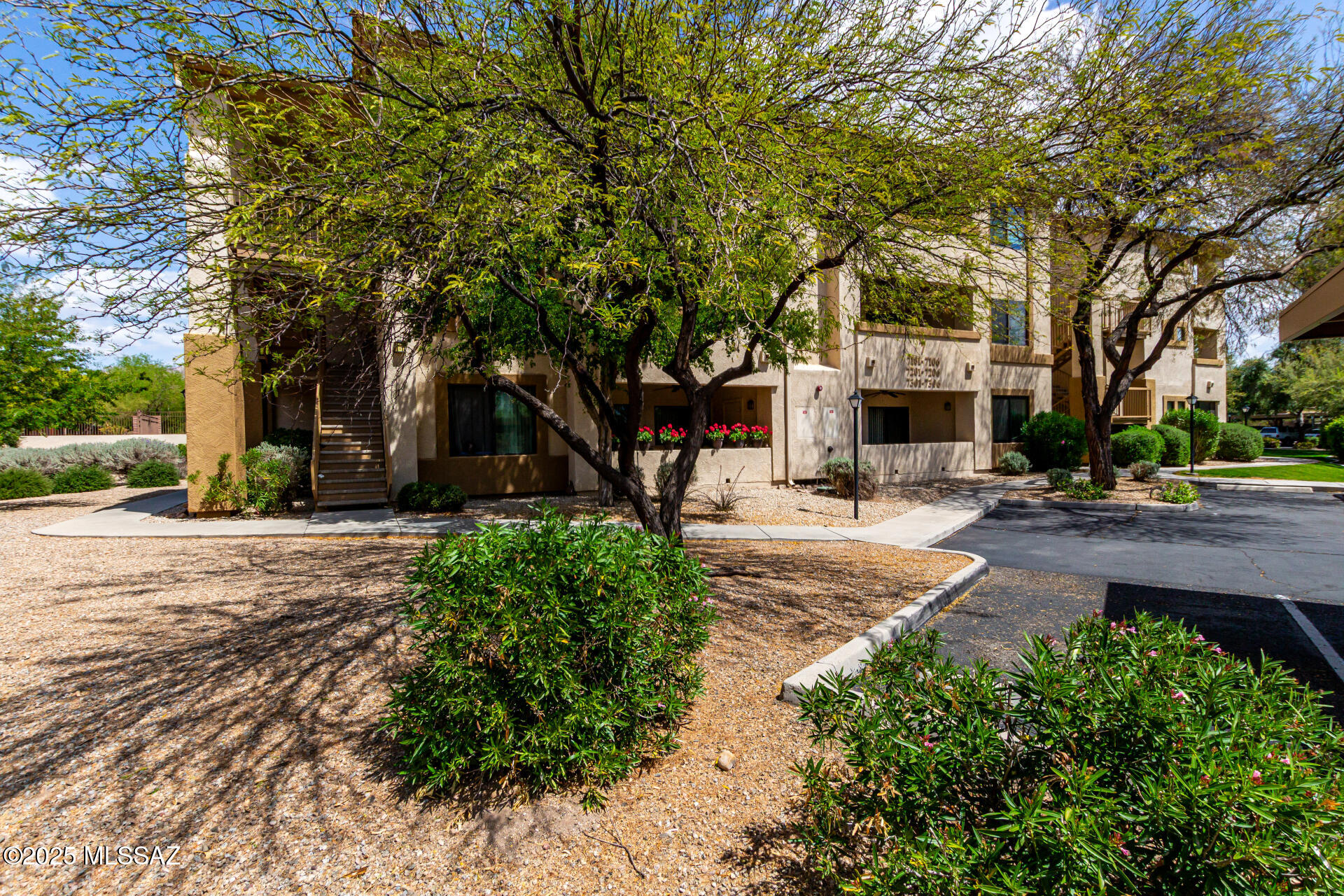 2550 E River Road UNIT 7102