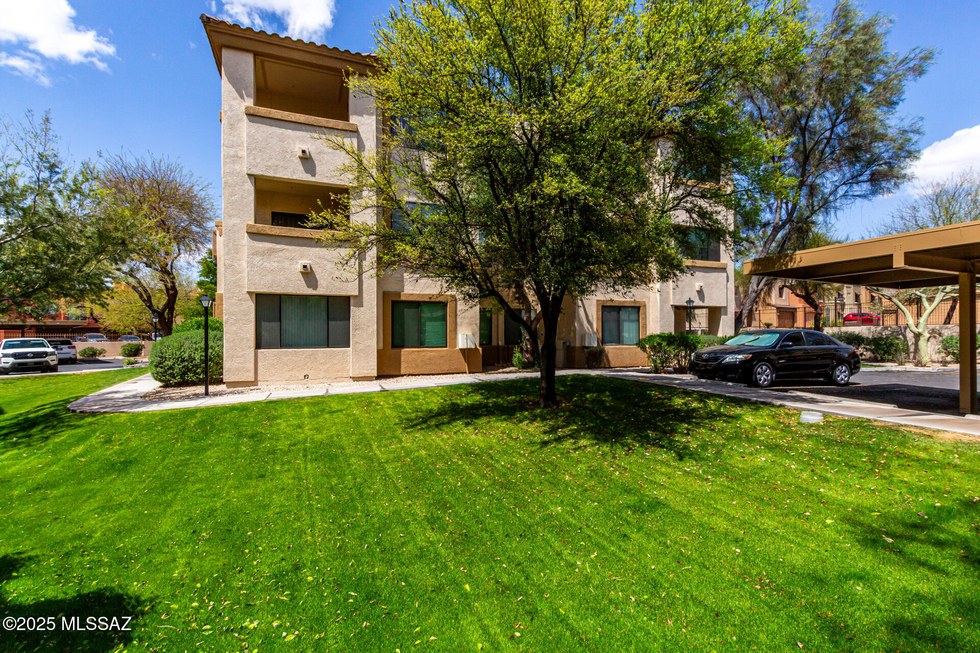2550 E River Road UNIT 7102