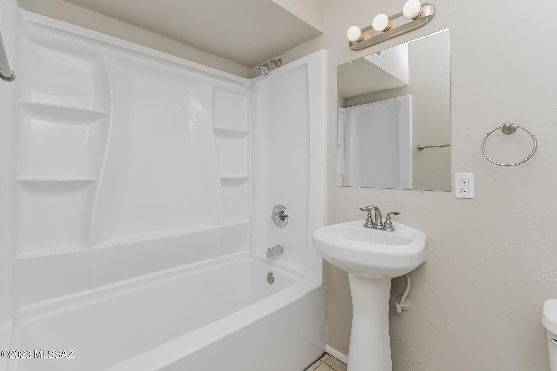Michigan Manor - Residential Lease