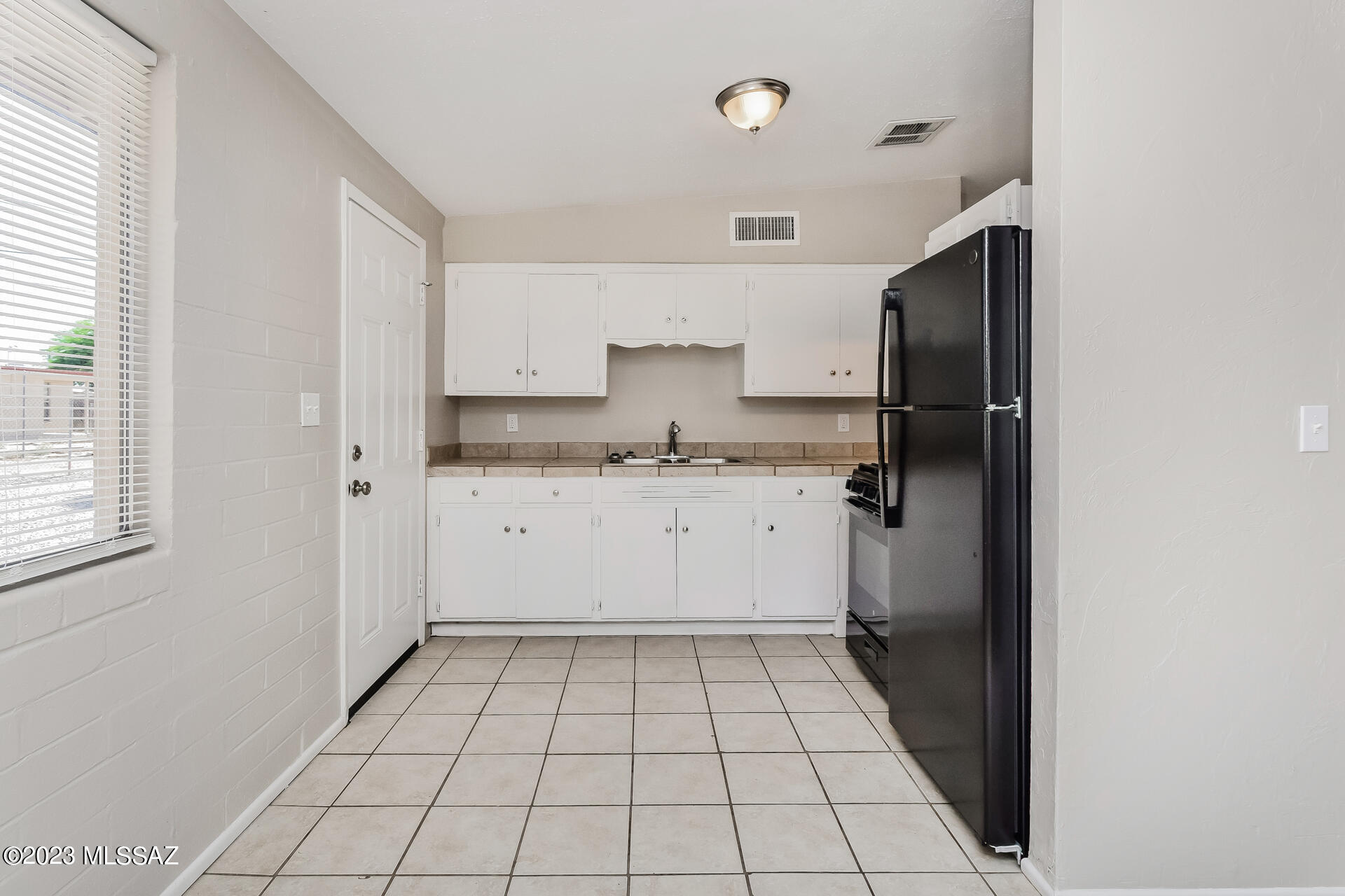 Michigan Manor - Residential Lease