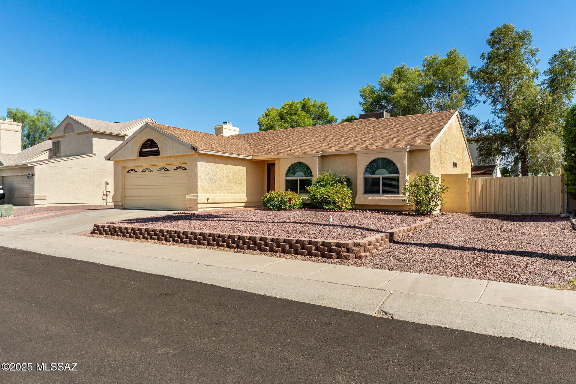 1671 W Colonial Heights