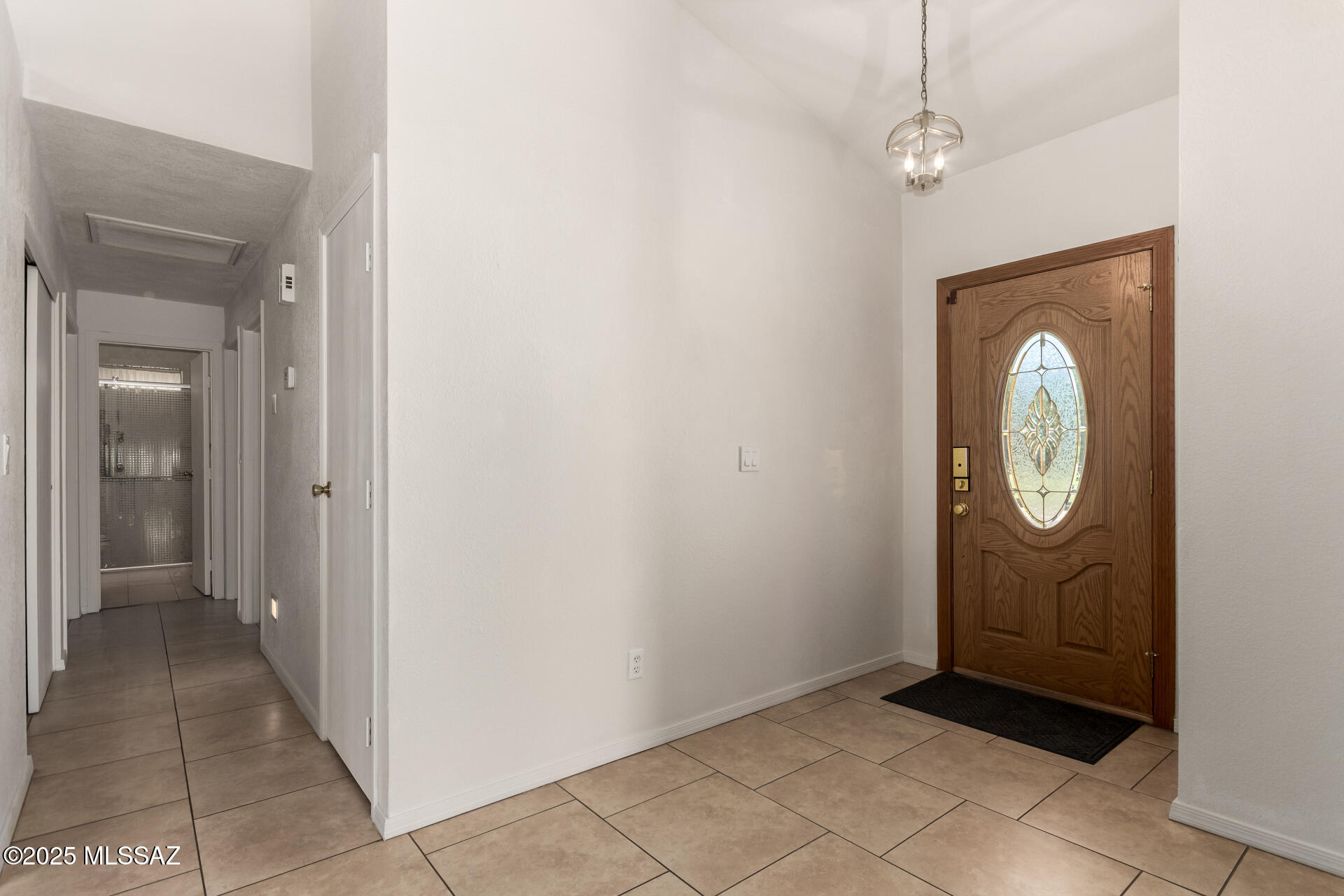 1671 W Colonial Heights
