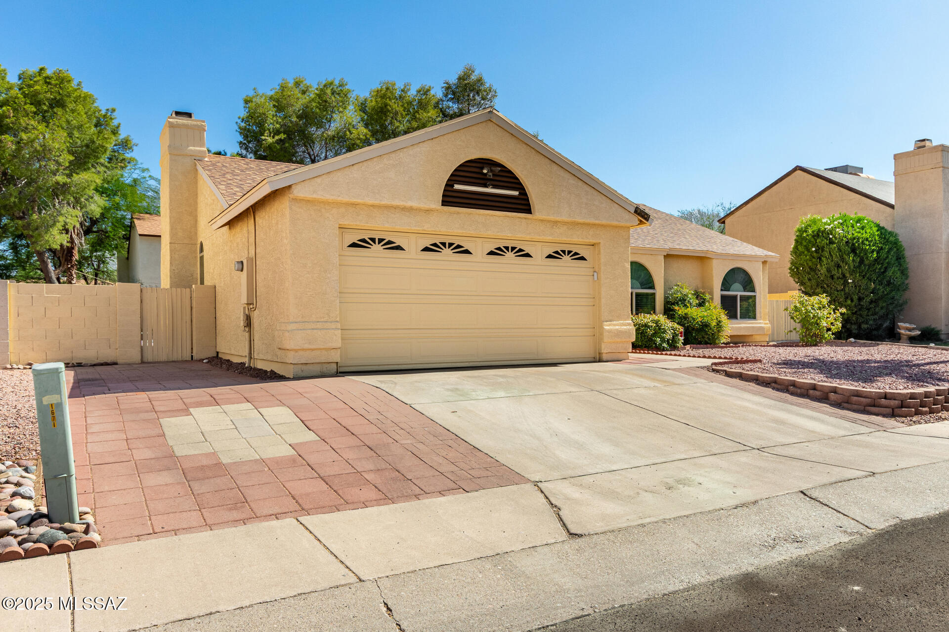 1671 W Colonial Heights