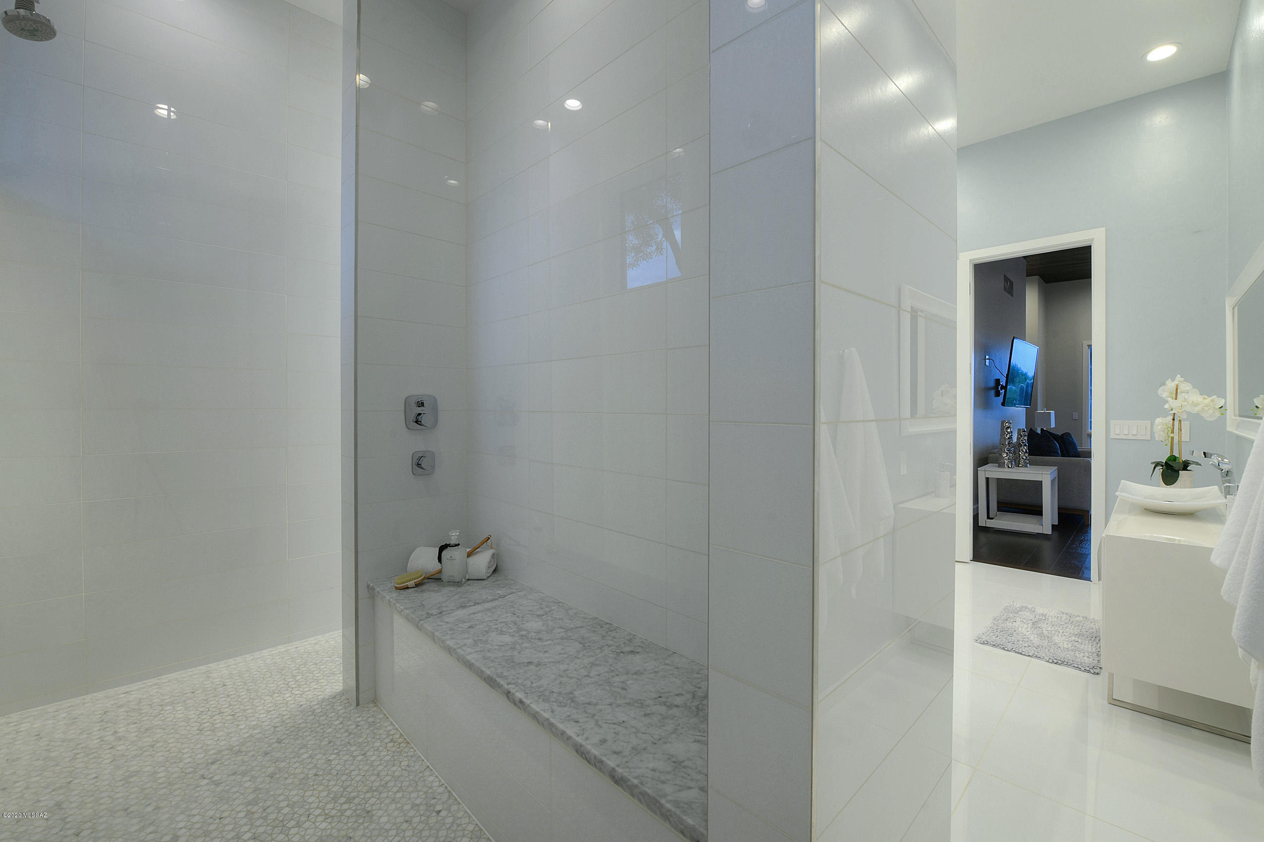 Finisterra (1-210) - Residential