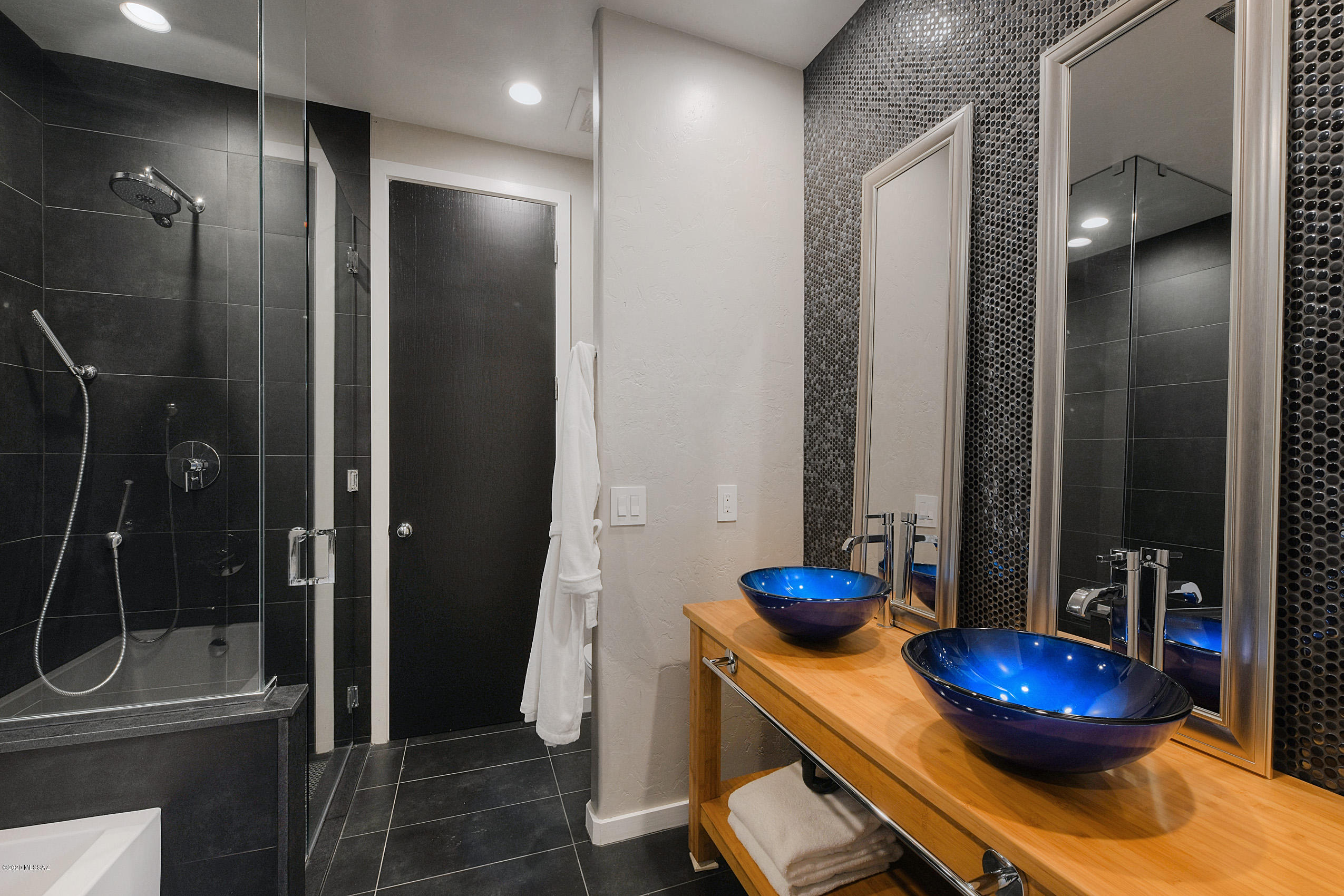 Finisterra (1-210) - Residential