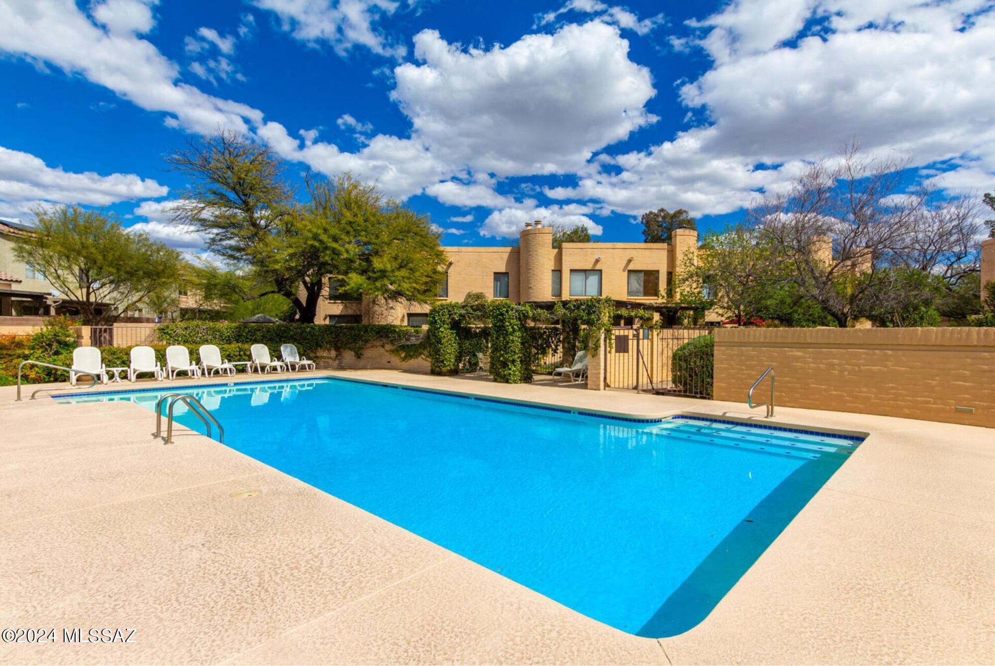 Tucson Racquet Club Twnhms. (57-61) - Residential