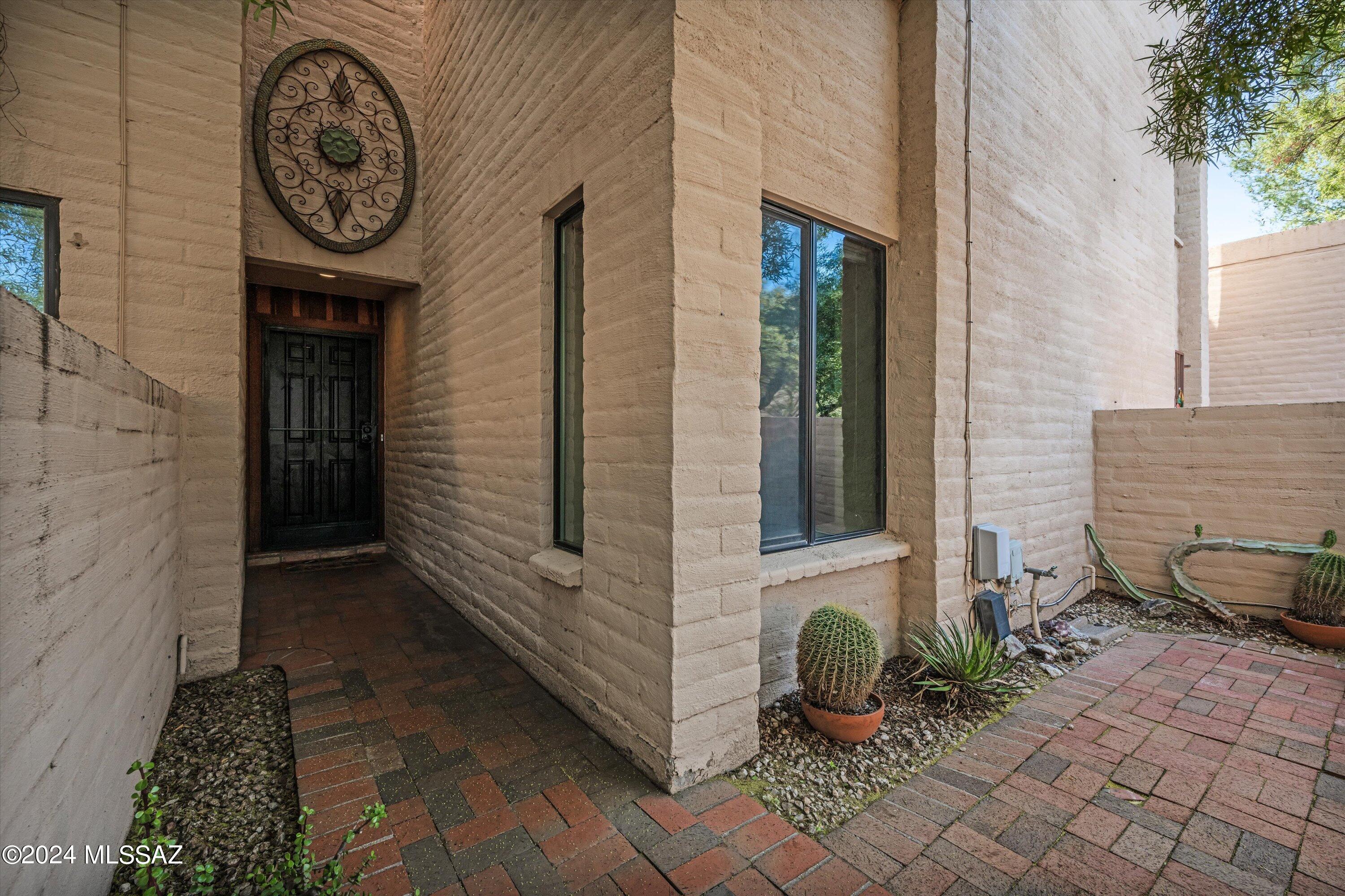 Tucson Racquet Club Twnhms. (57-61) - Residential