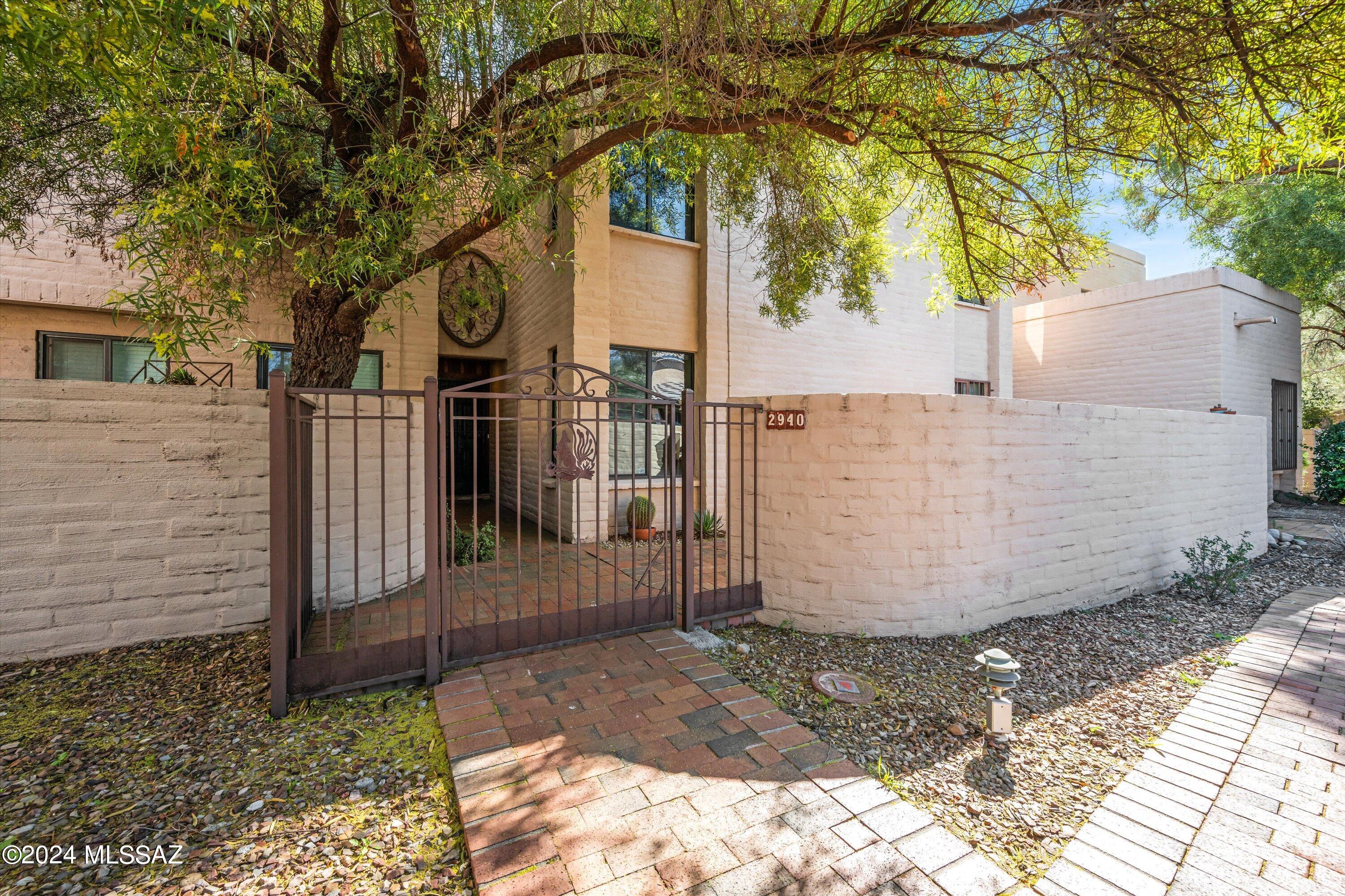 Tucson Racquet Club Twnhms. (57-61) - Residential