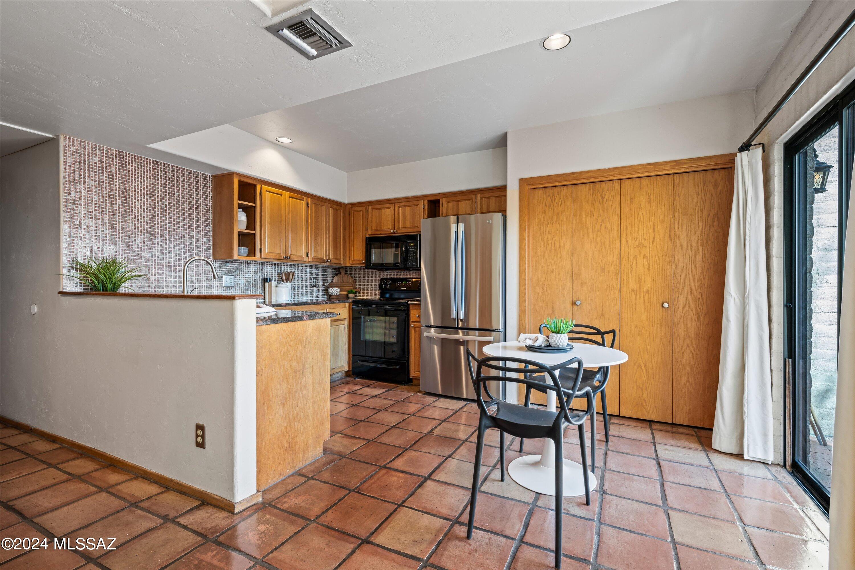 Tucson Racquet Club Twnhms. (57-61) - Residential