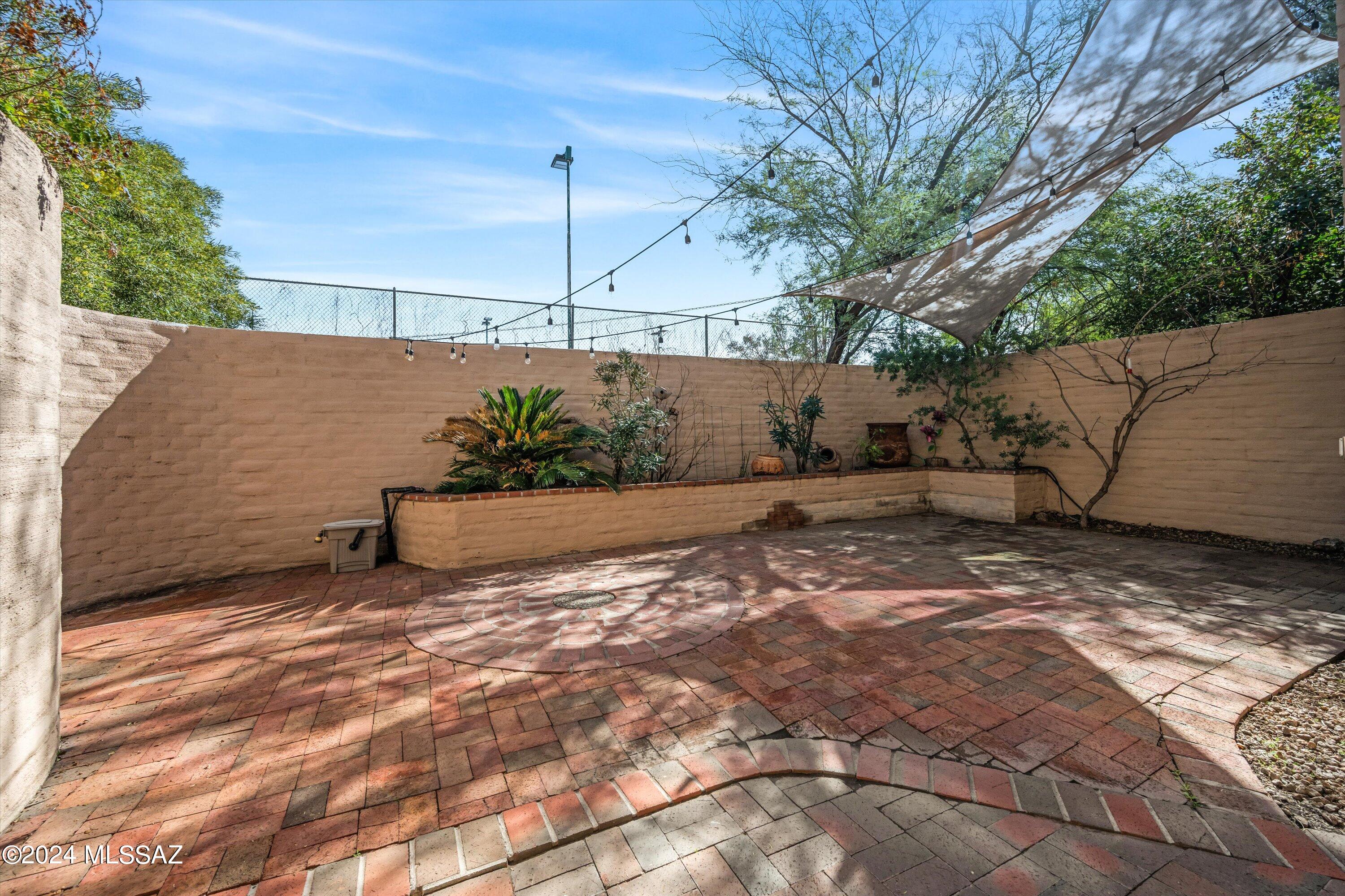 Tucson Racquet Club Twnhms. (57-61) - Residential