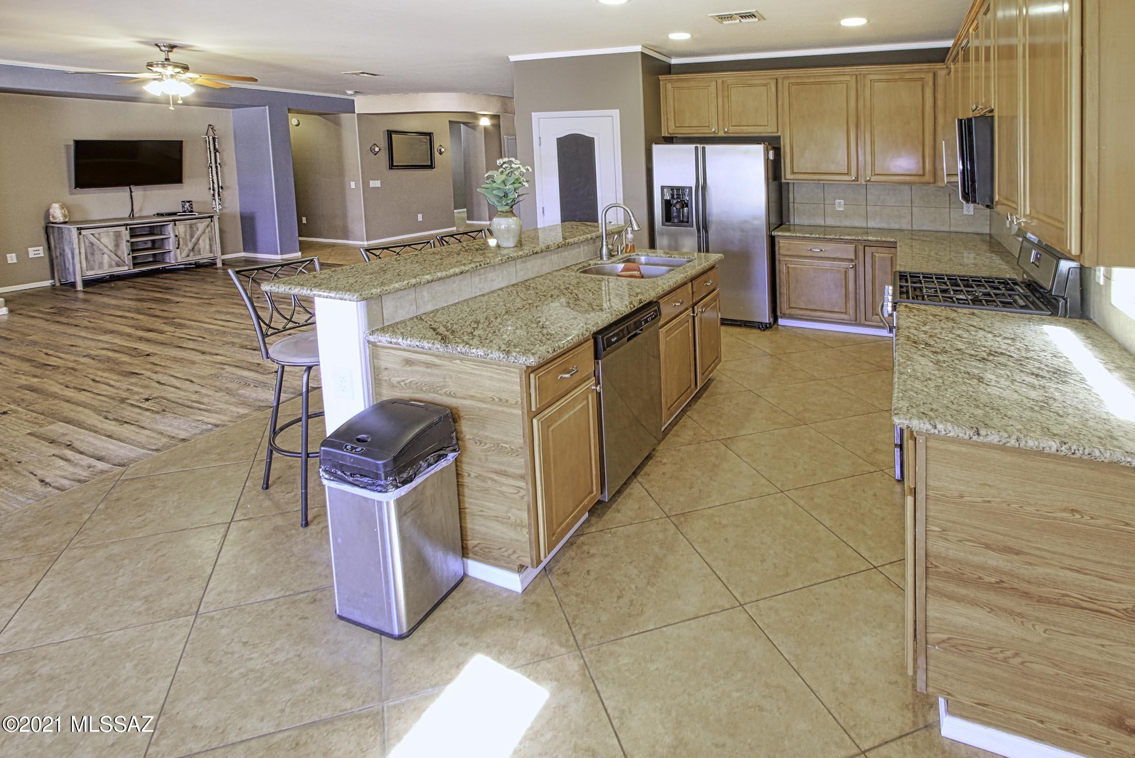 Continental Reserve Blks 17-19 (1-102) - Residential