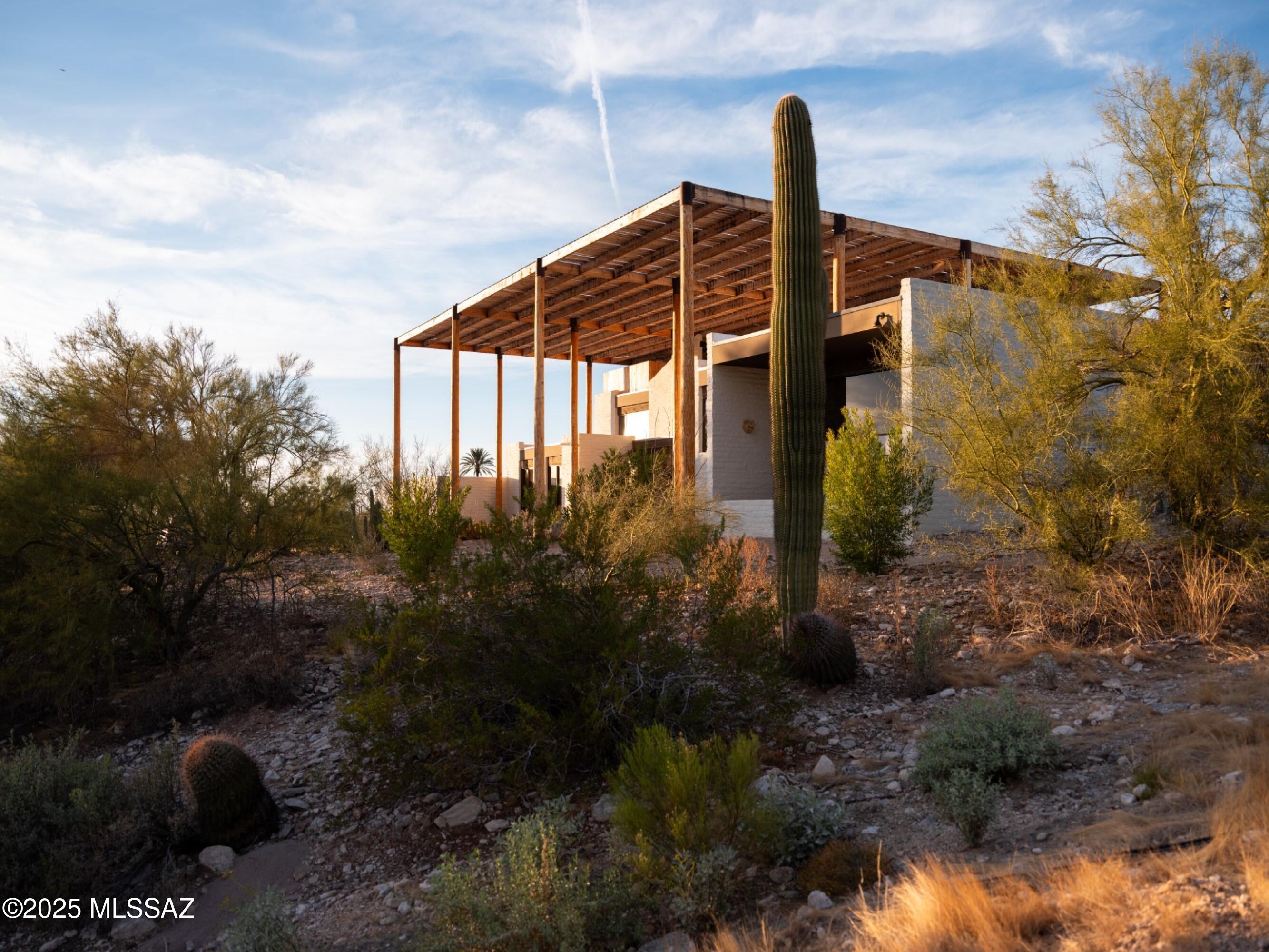 2801 E Camino Norberto