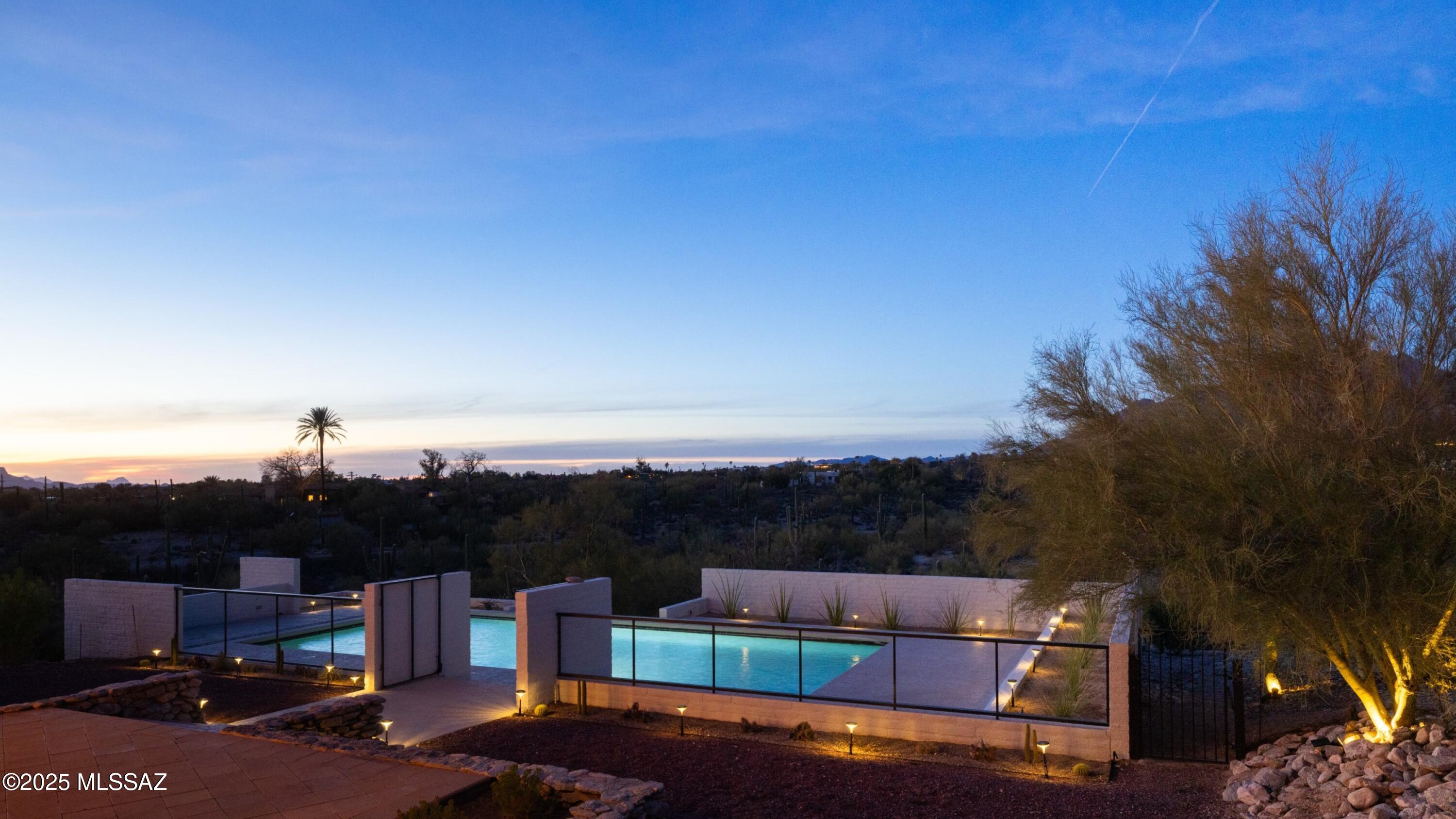2801 E Camino Norberto