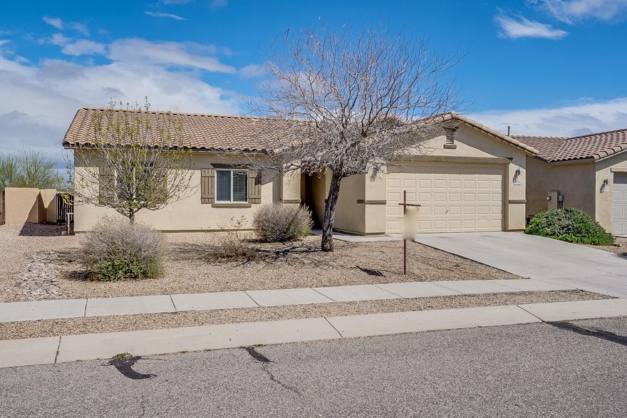Popular single story plan with open floor plan and great room design. You'll love this large kitchen with Corian counter-tops & huge island w/breakfast bar. Also included are many popular features such as 9ft ceilings, 8x10 covered patio, large walk in shower in master, dual sinks in both baths, raised panel doors, recessed can lighting, & tile flooring at entry & kitchen. Huge backyard with Mountain Views. Den already has doors, easily converted into a 4th bedroom. Tile throughout the living areas. Walking distance to Clubhouse, groceries, parks & schools.