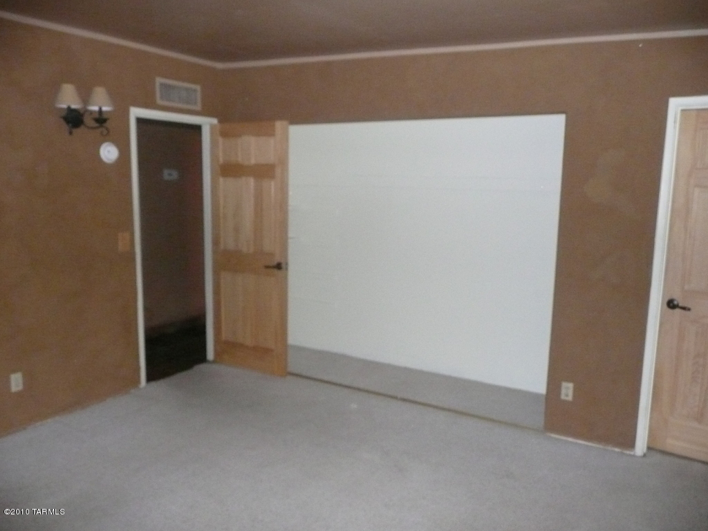 Vista Del Sierras East (1-83) - Residential Lease