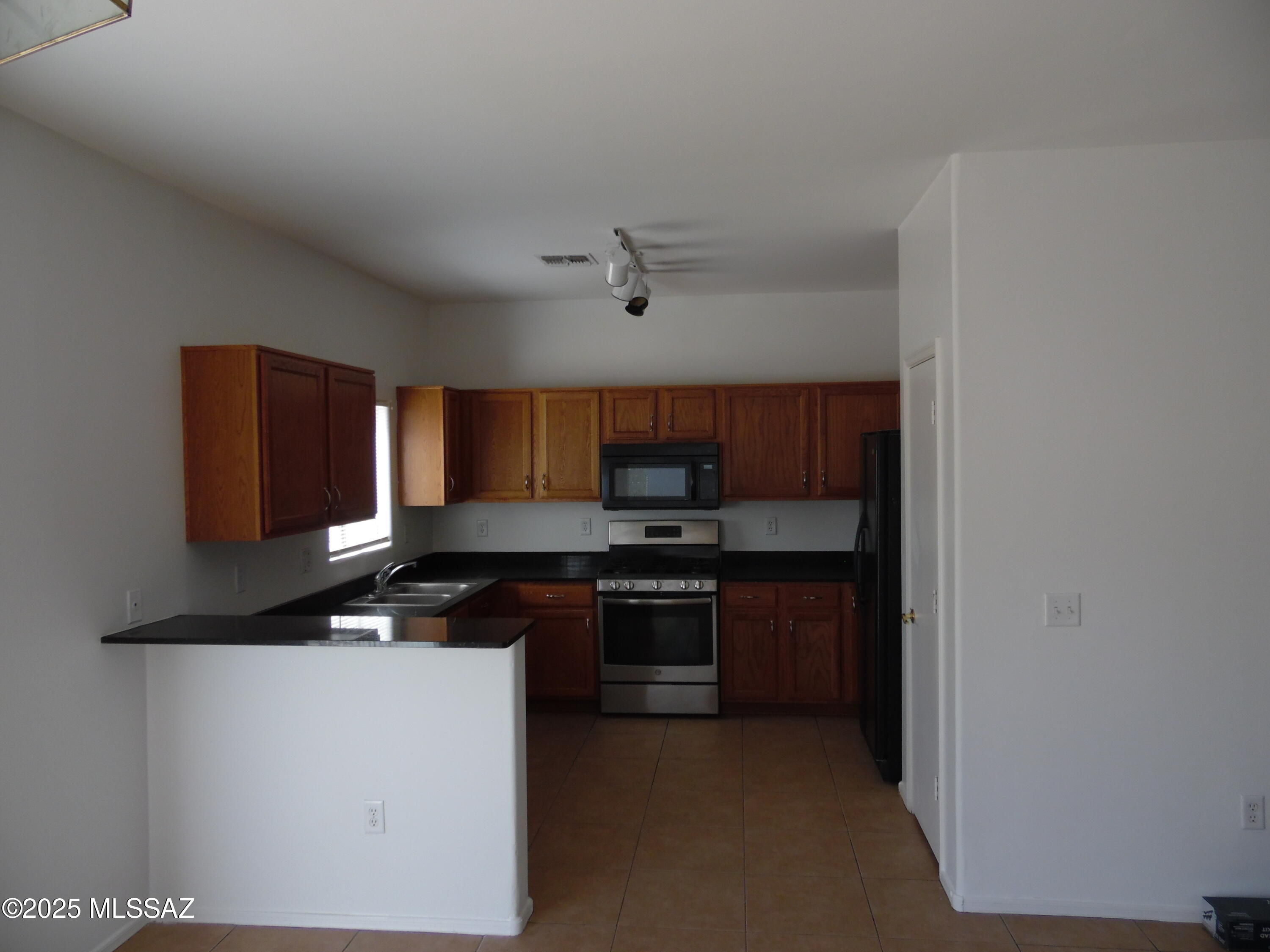 Tucson, Arizona 85746, United States, 4 Bedrooms Bedrooms, ,3 BathroomsBathrooms,Residential,Active,125631