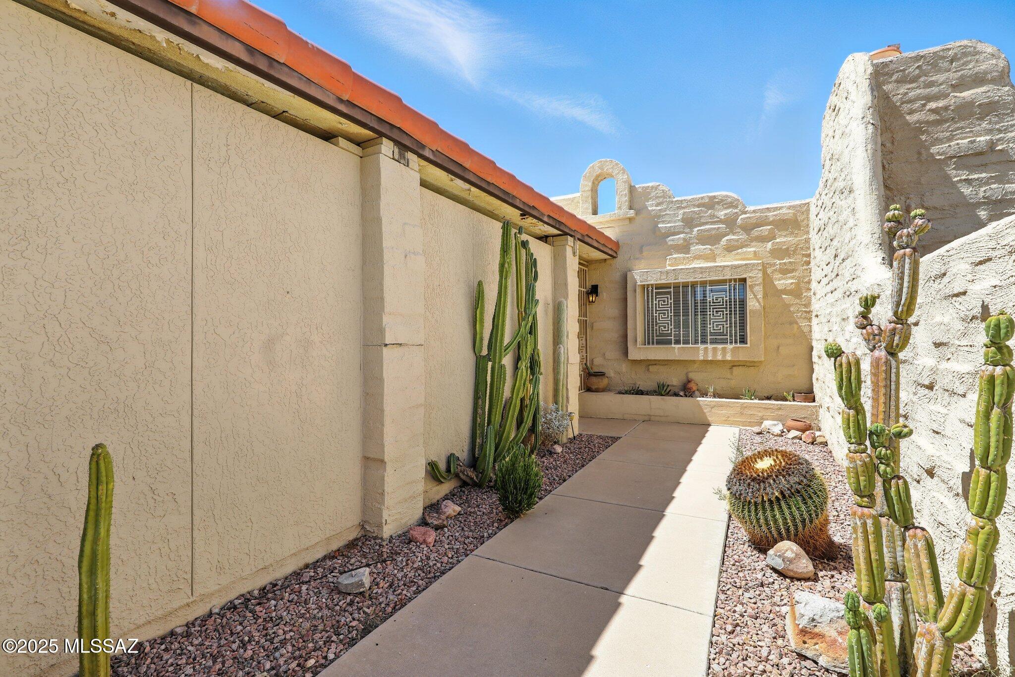2450 W Tucana Street