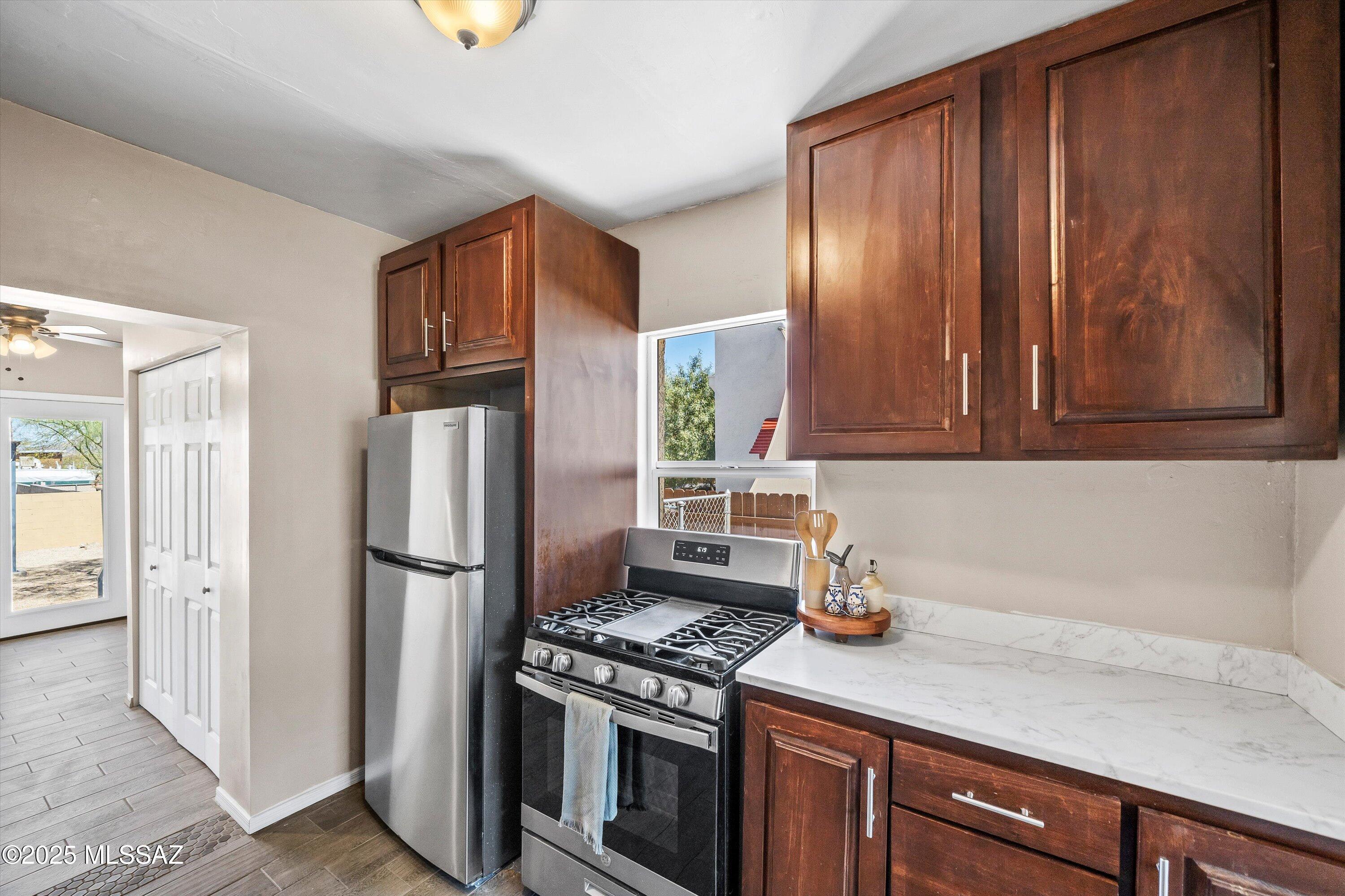 126 W Jacinto Street