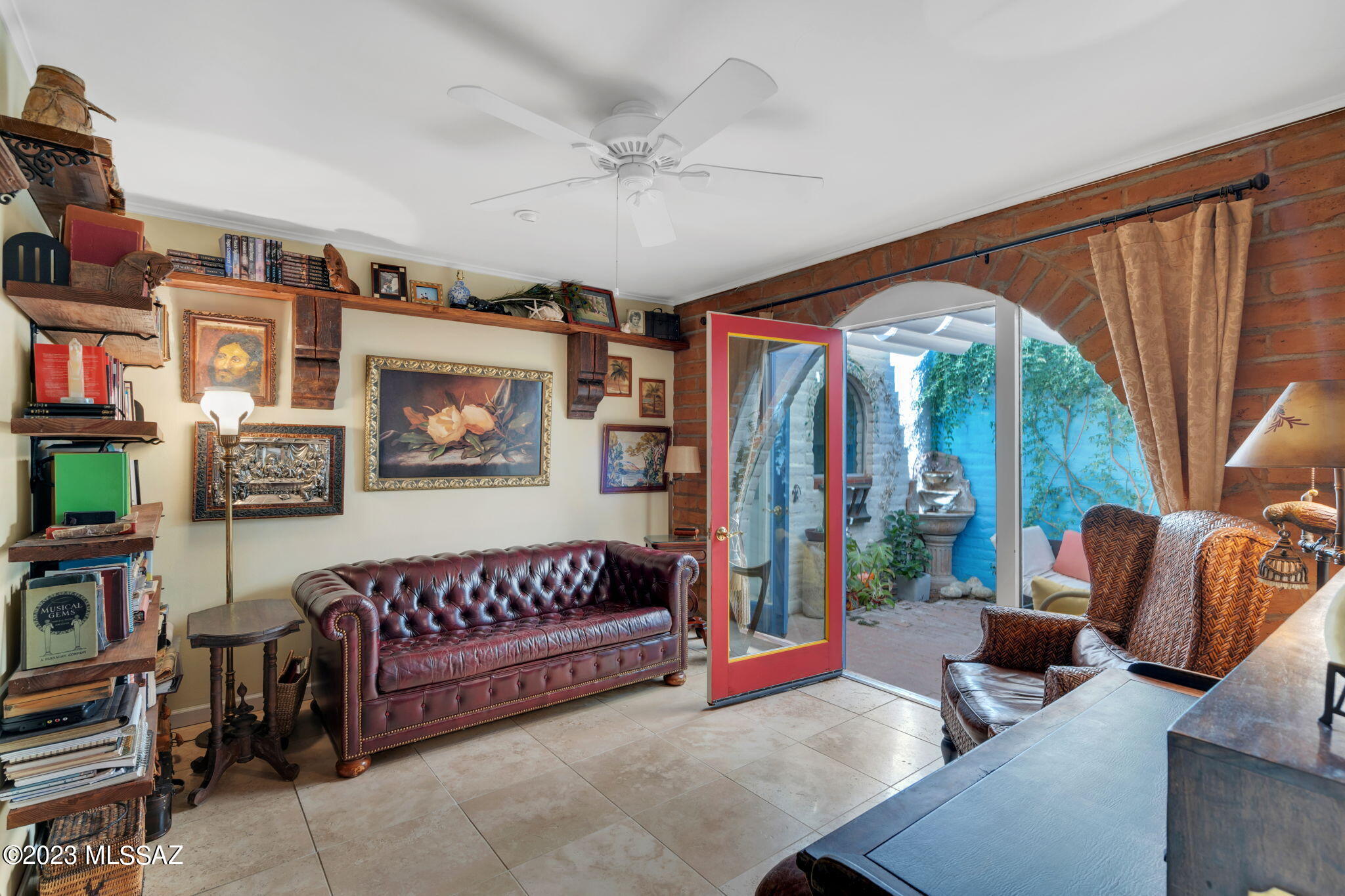 Las Lomitas (1) - Residential