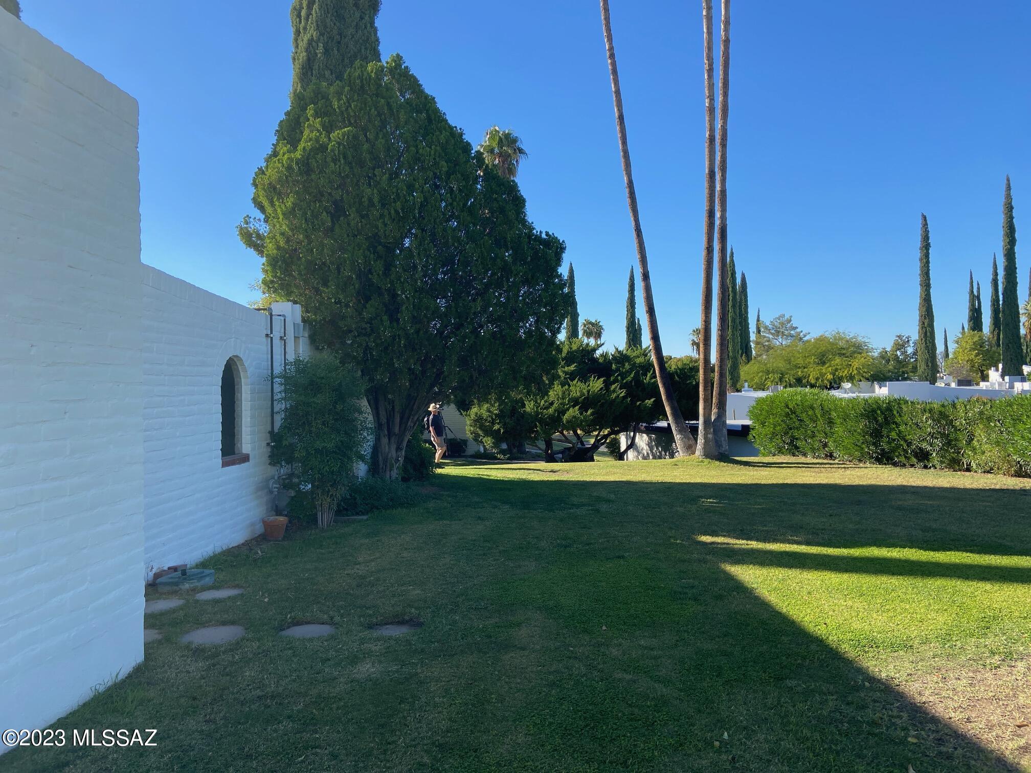 Las Lomitas (1) - Residential