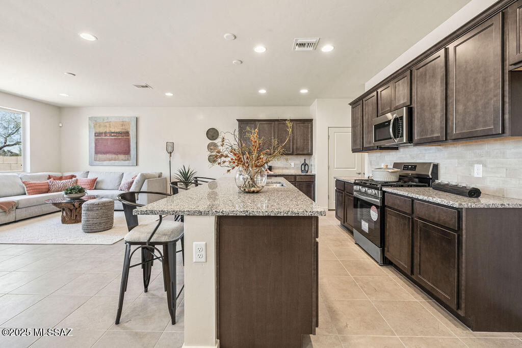 8813 N Sherry Cervi Way