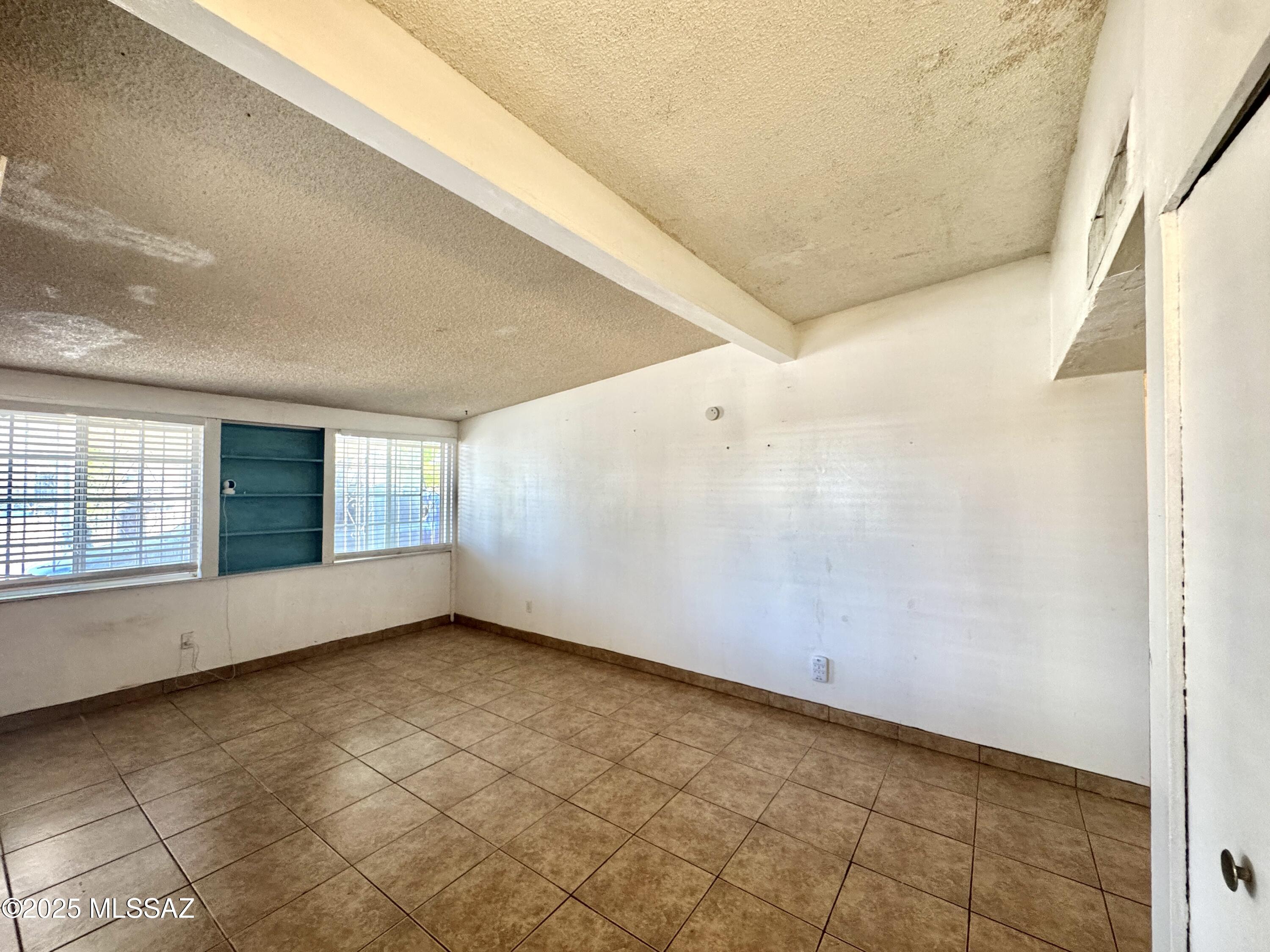 5466 S Santa Cruz Avenue