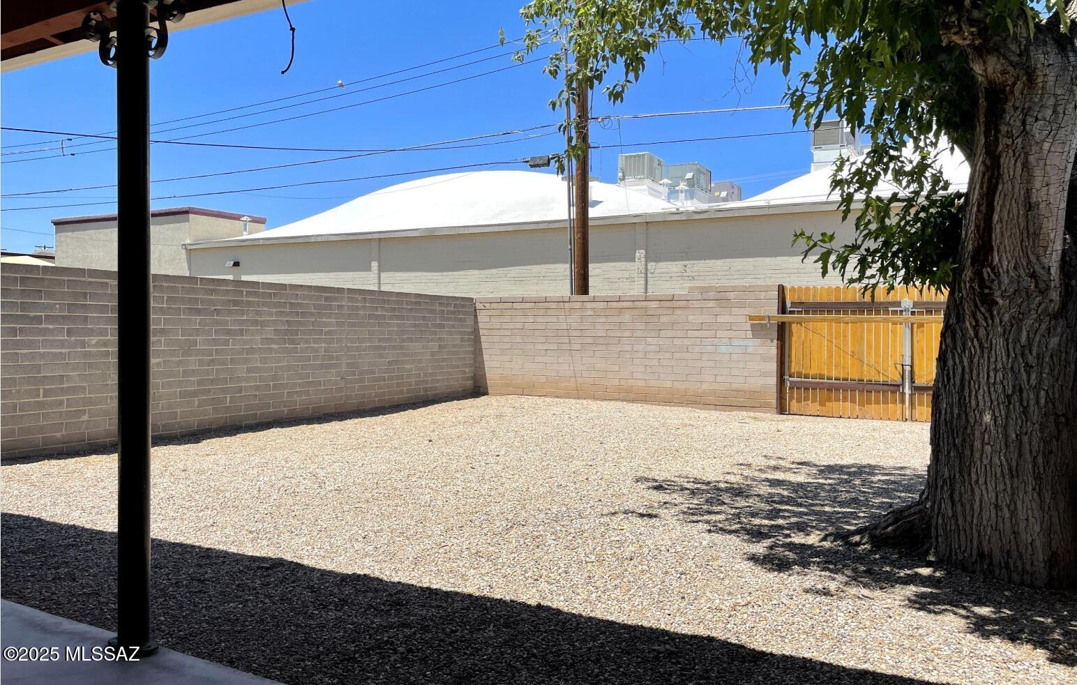 Flowing Wells Est. - Residential