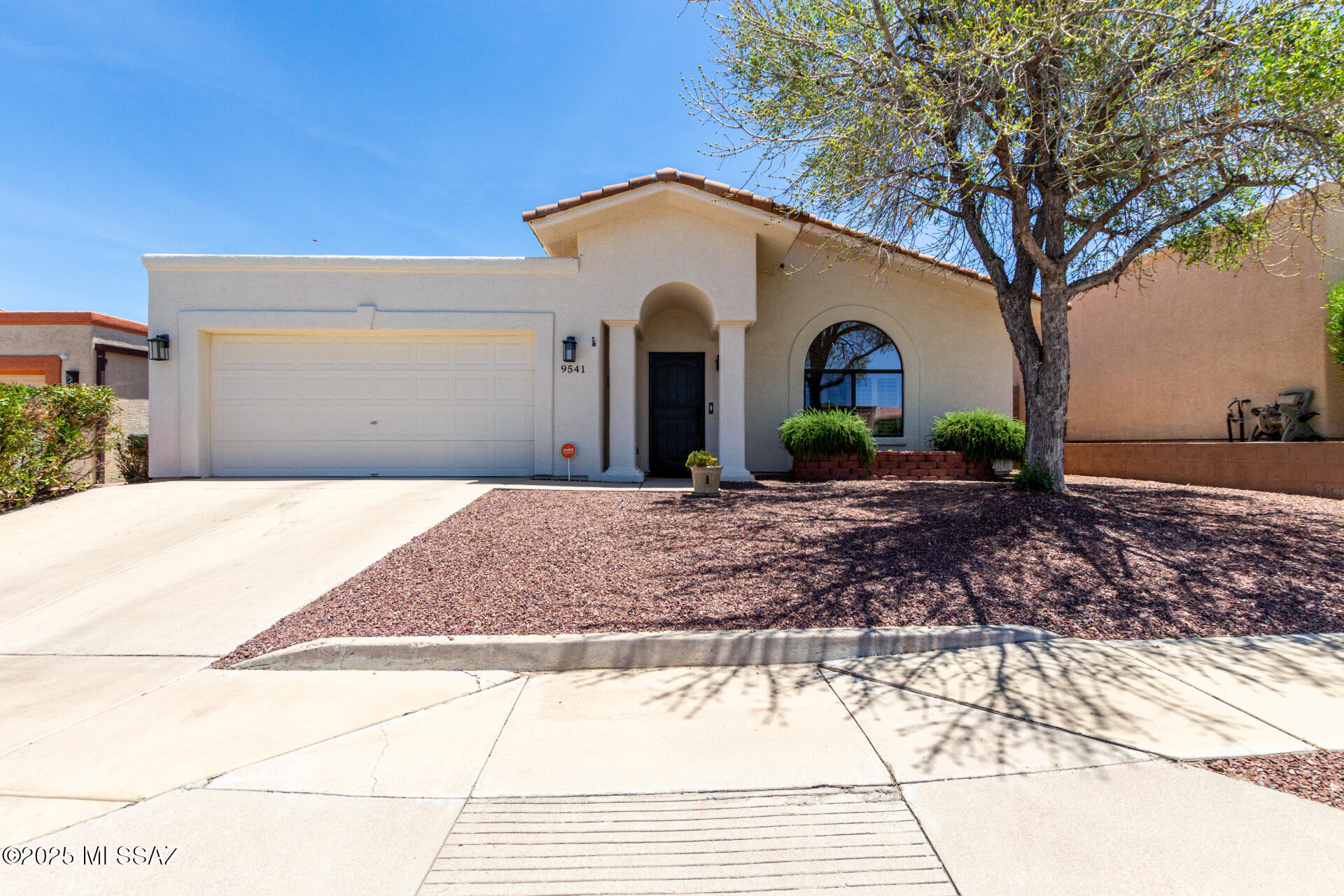 9541 E Kokopelli Circle