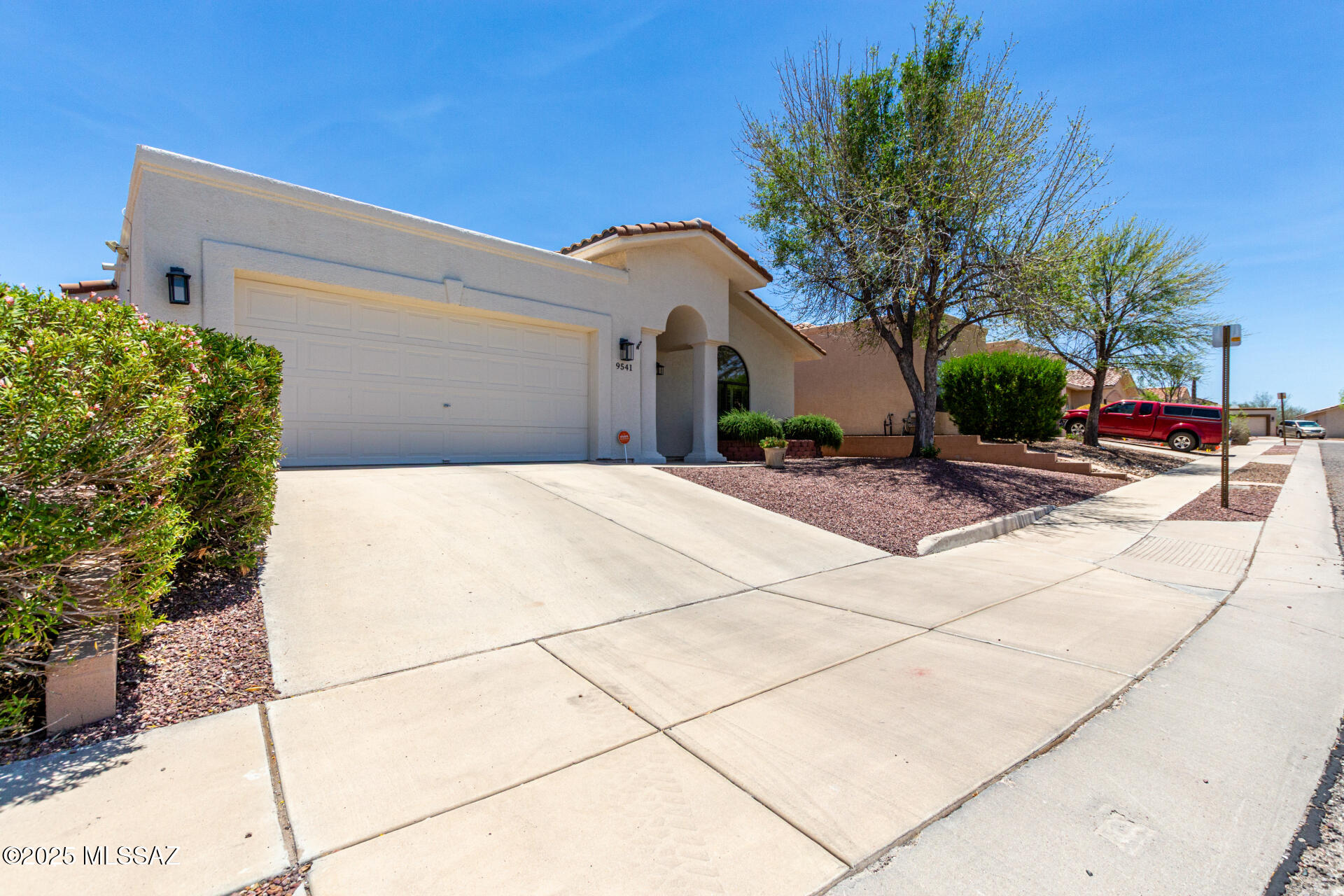 9541 E Kokopelli Circle