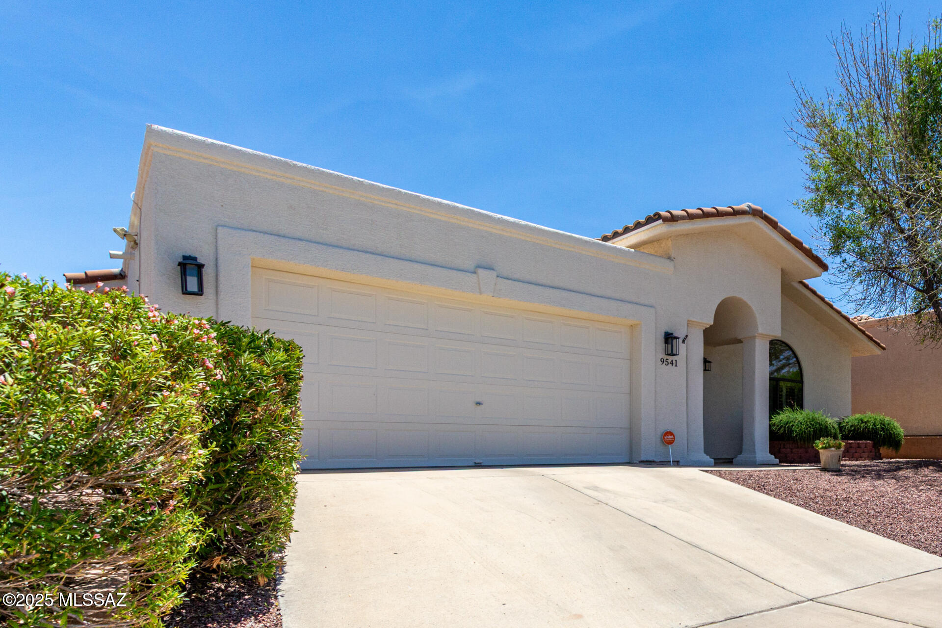 9541 E Kokopelli Circle
