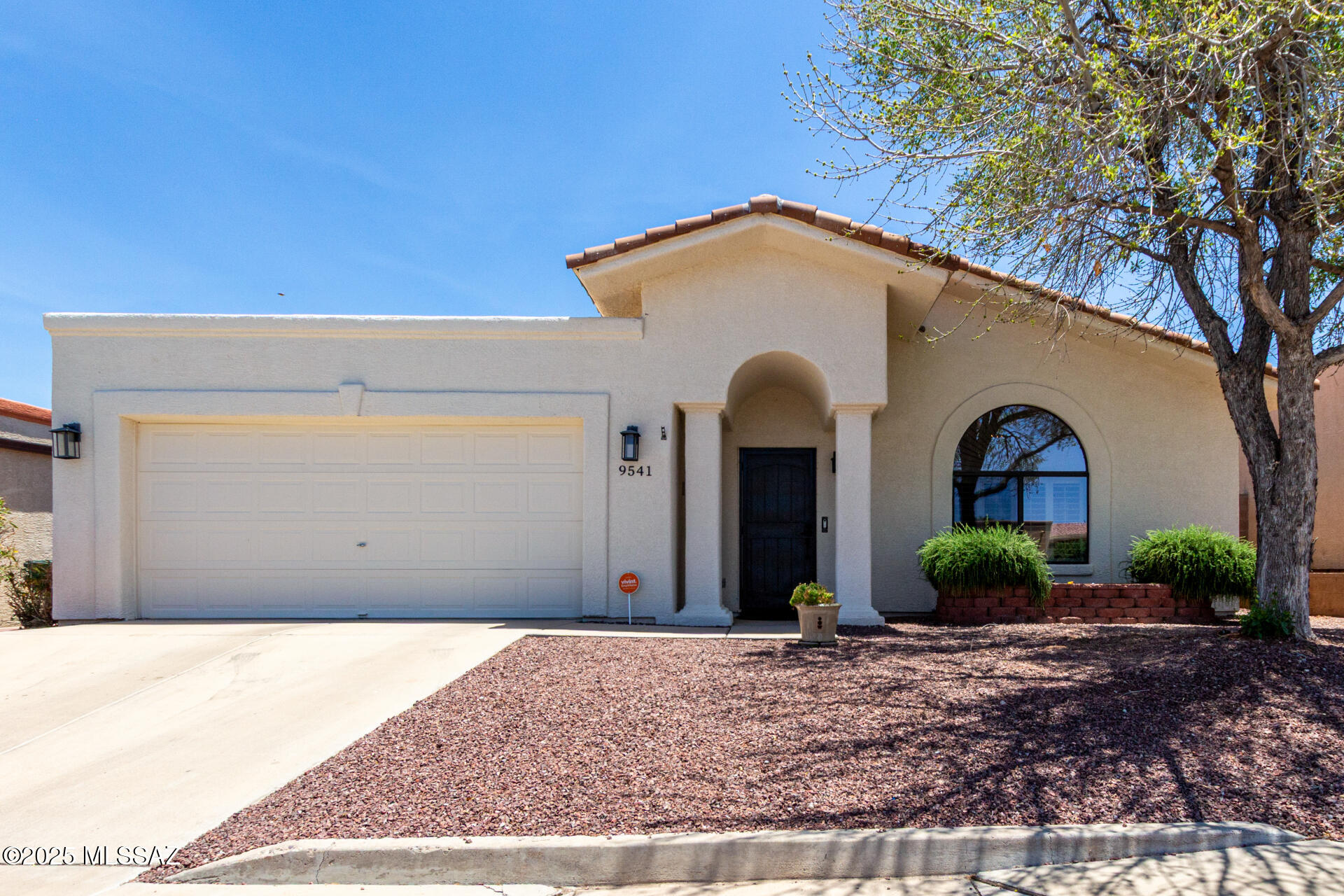 9541 E Kokopelli Circle