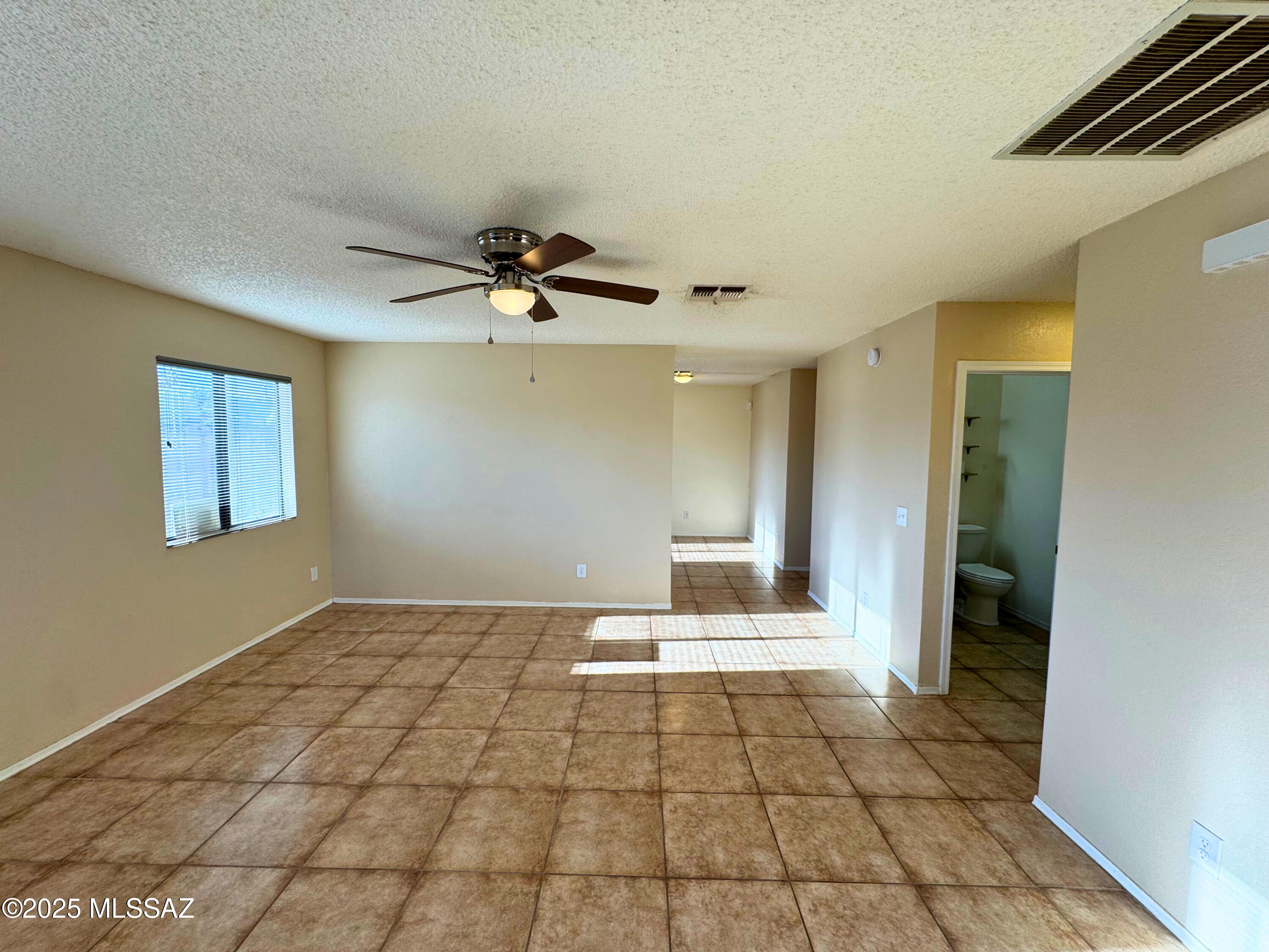 1583 W Maplewood Drive