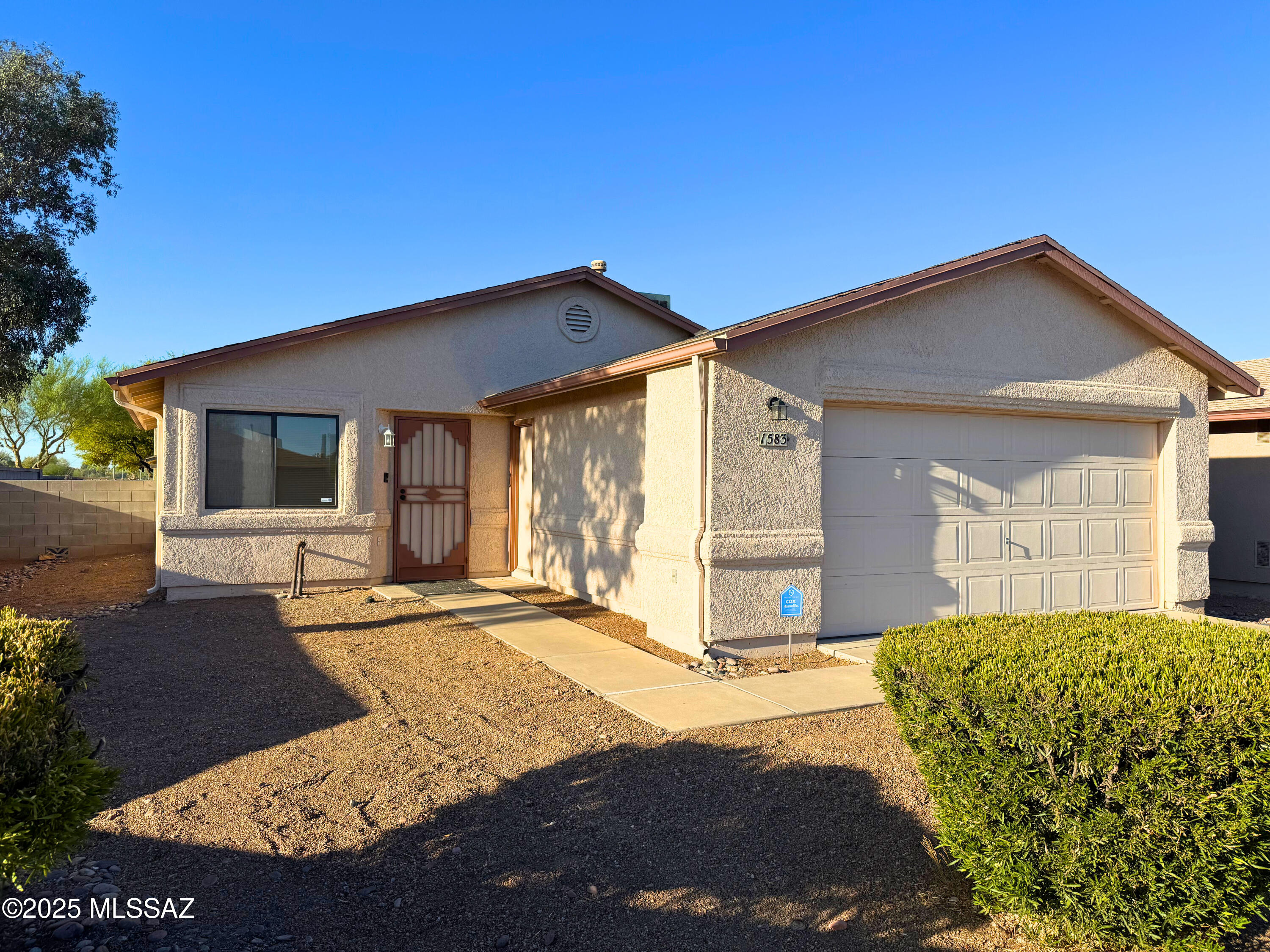 1583 W Maplewood Drive